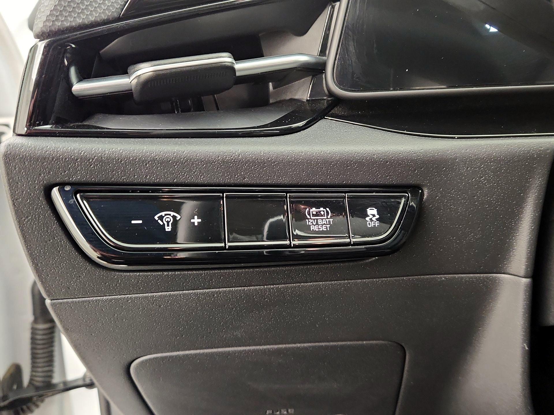 Thumbnail: 2023 Kia Niro - 13