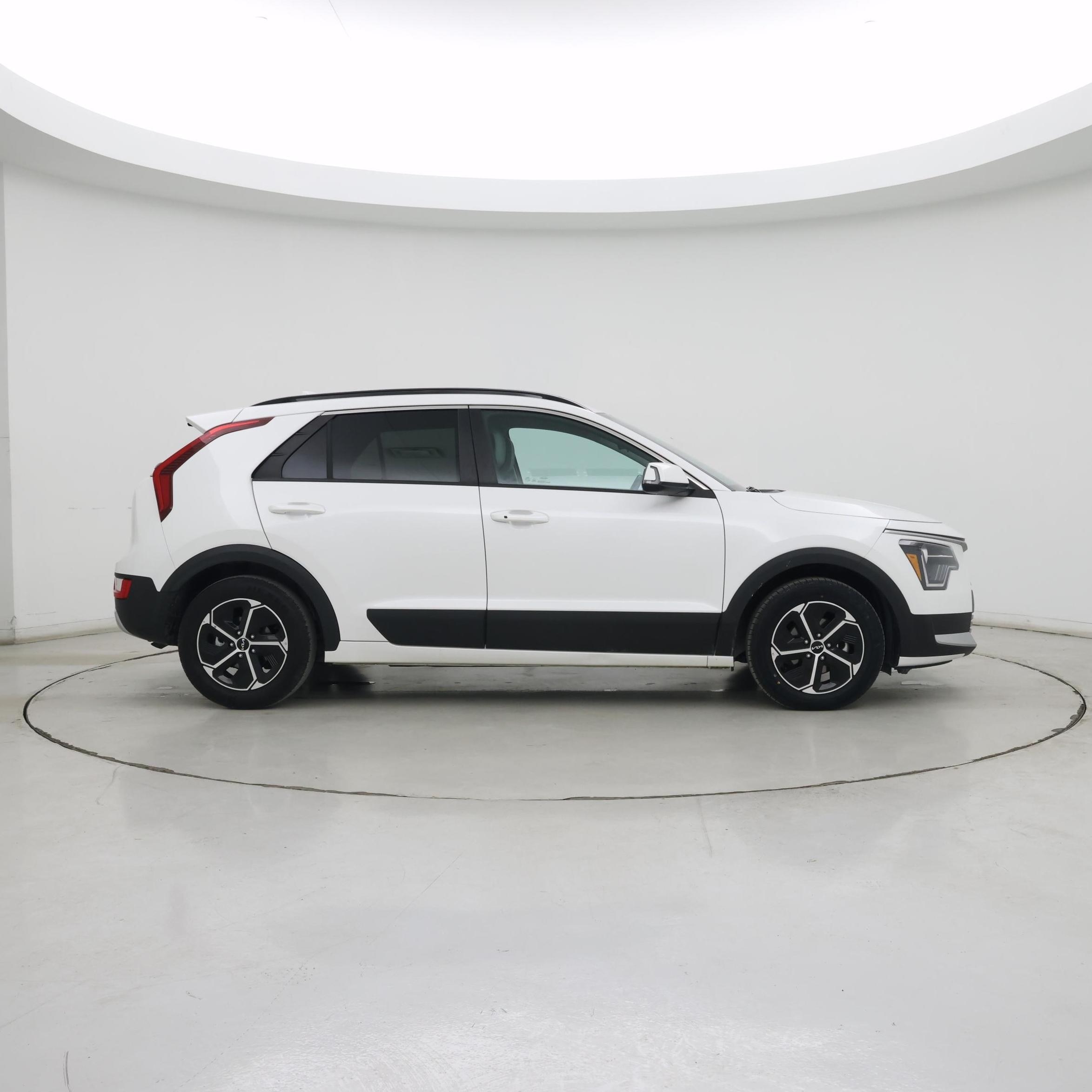 Thumbnail: 2023 Kia Niro - 7