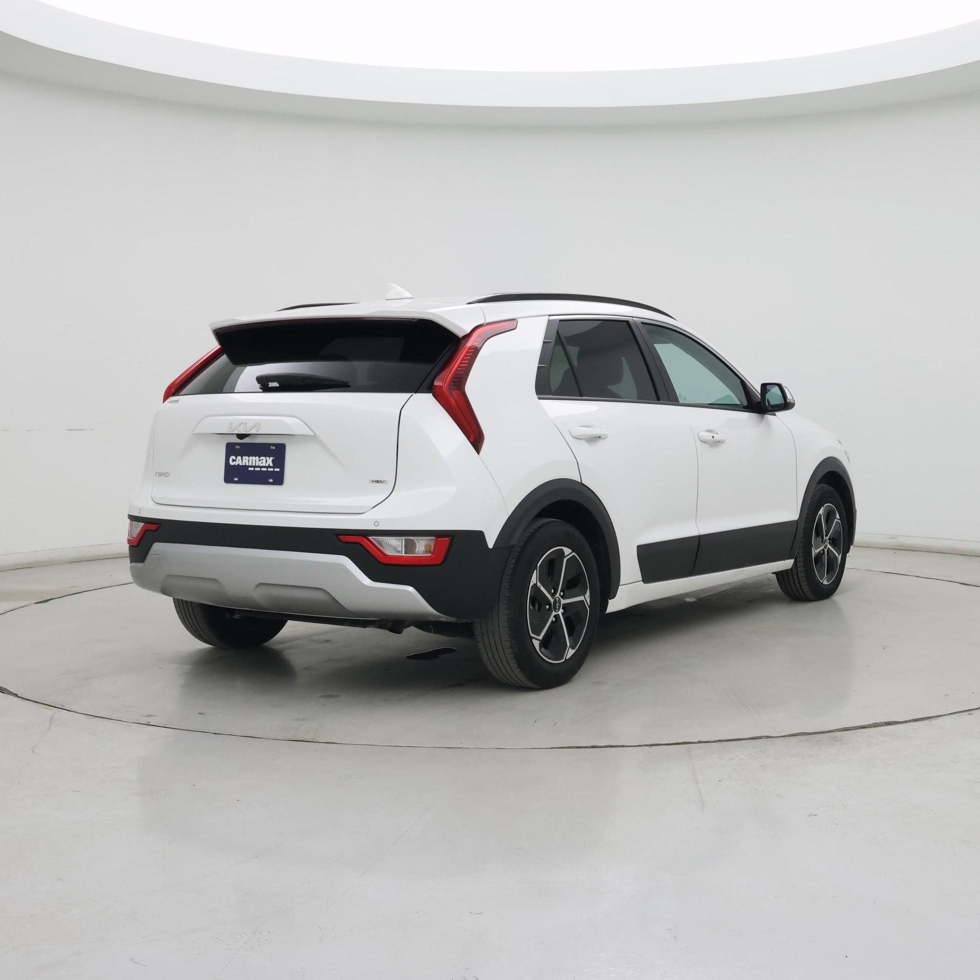 Thumbnail: 2023 Kia Niro - 8