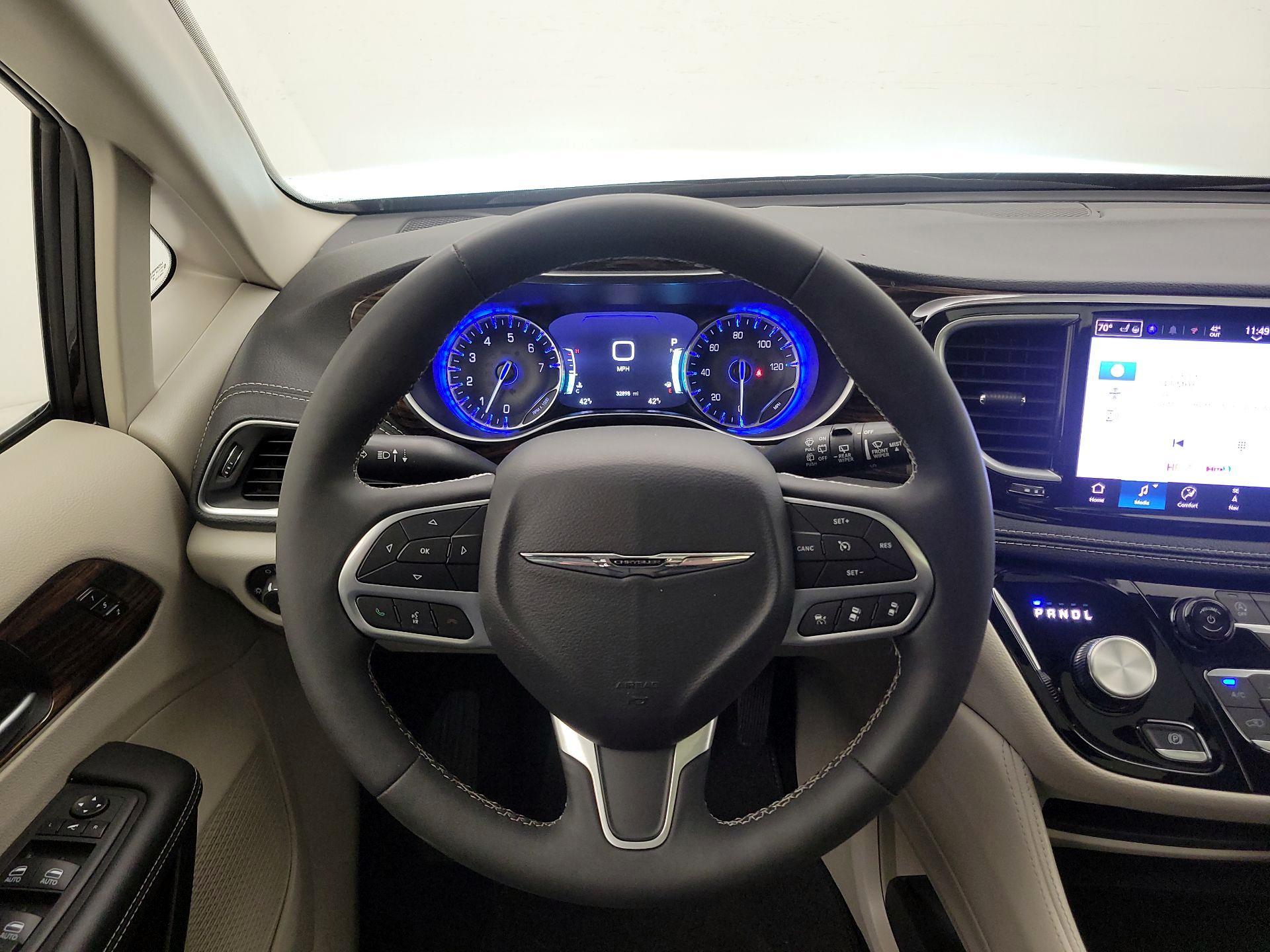 Thumbnail: 2024 Chrysler Pacifica - 10