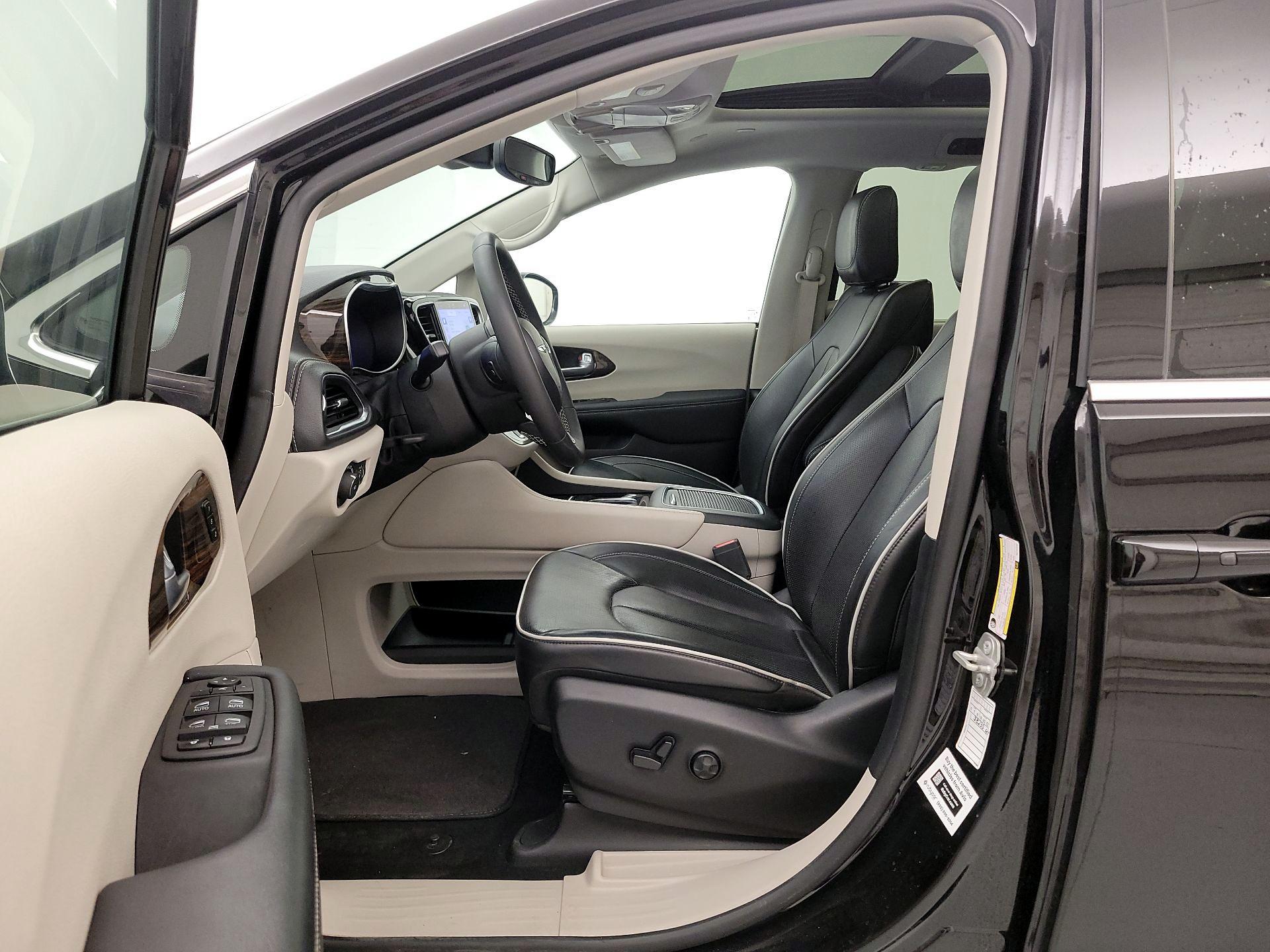 Thumbnail: 2024 Chrysler Pacifica - 11