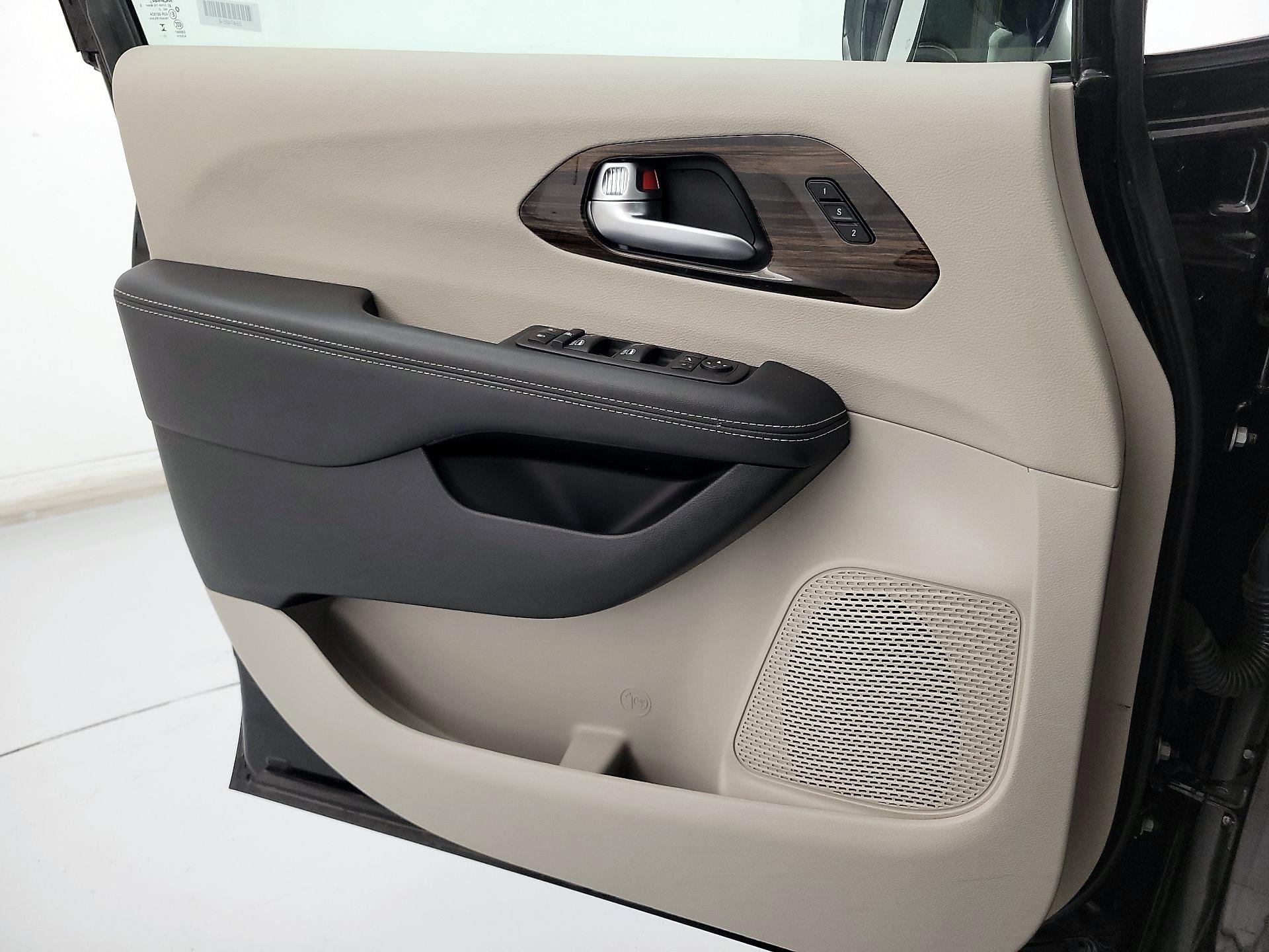 Thumbnail: 2024 Chrysler Pacifica - 12