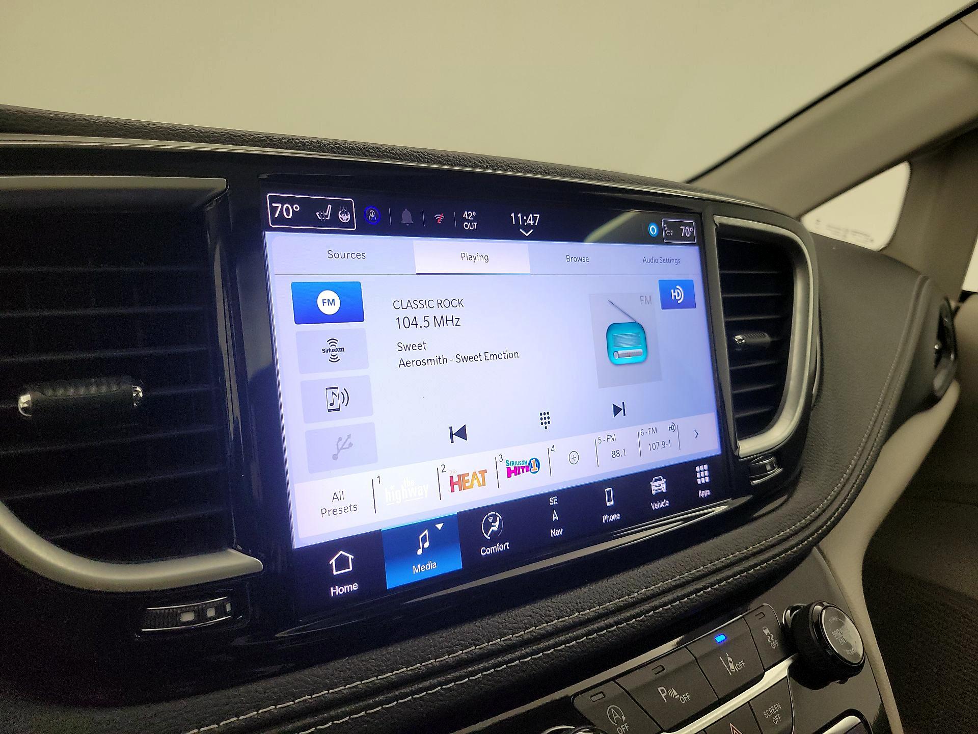 Thumbnail: 2024 Chrysler Pacifica - 16