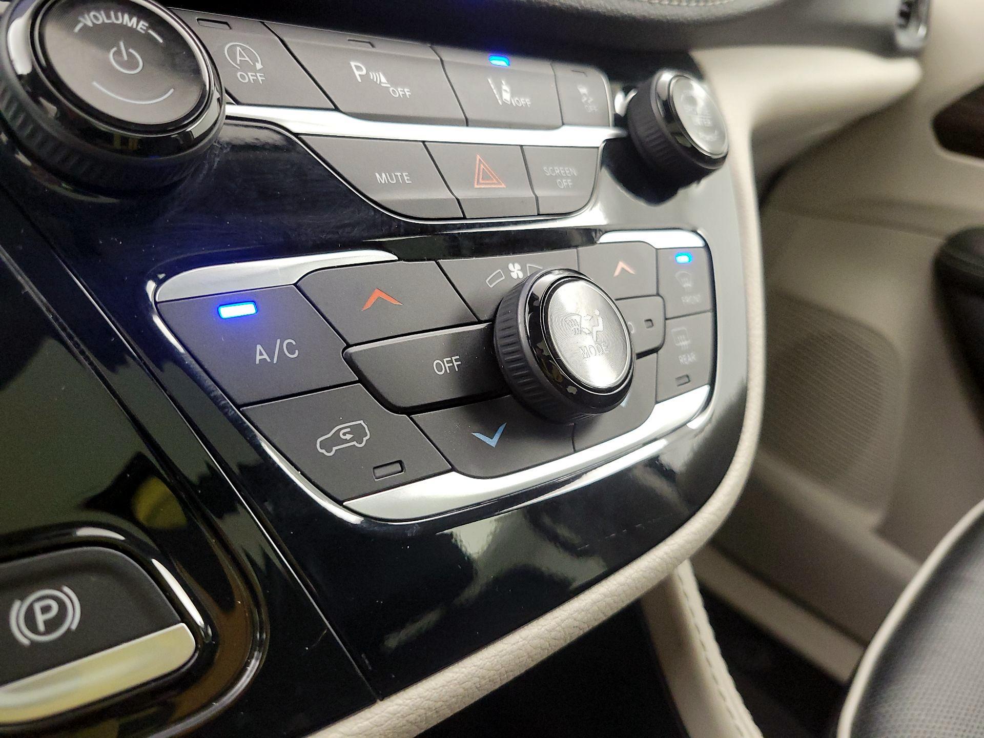 Thumbnail: 2024 Chrysler Pacifica - 17