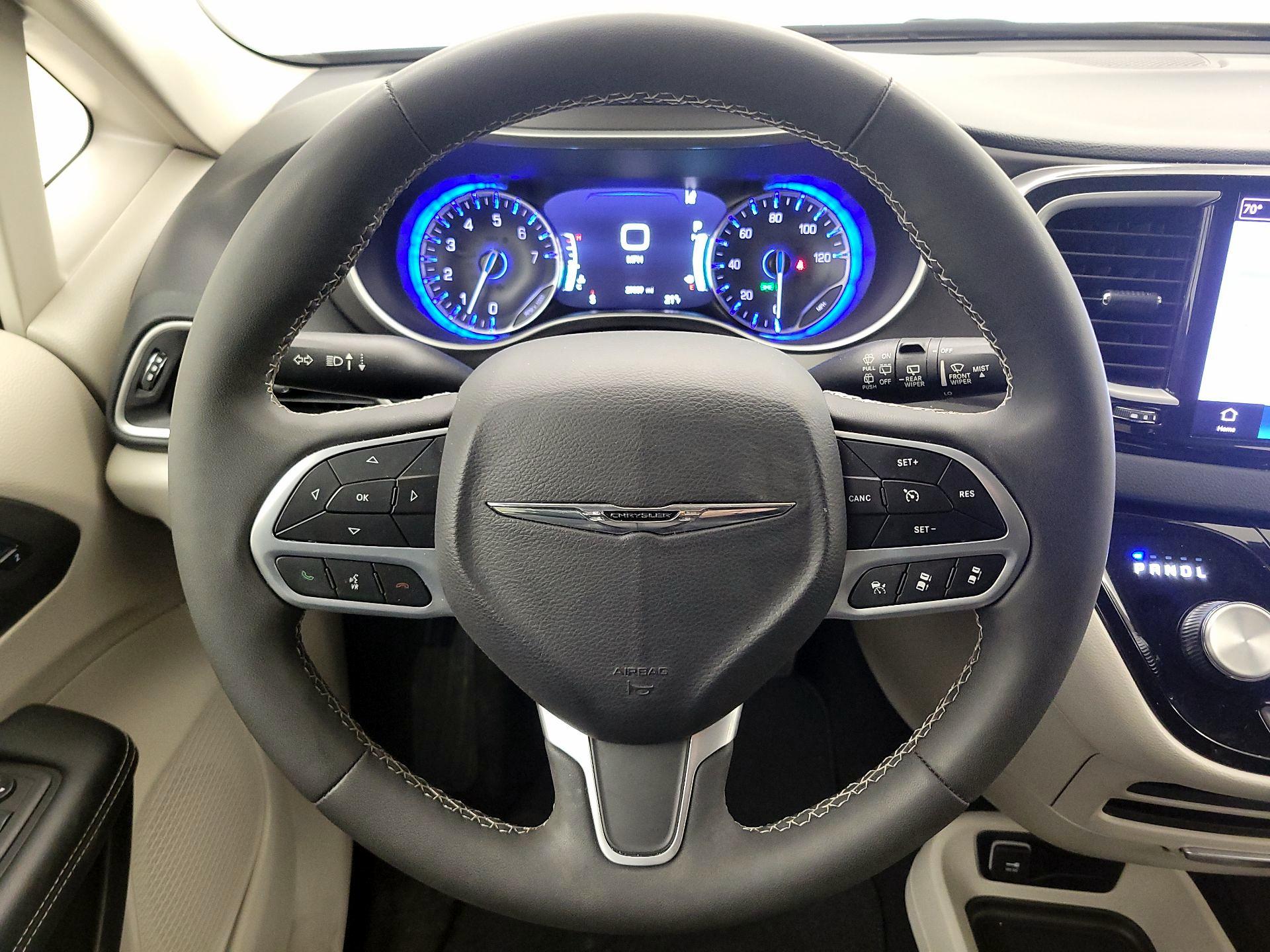 Thumbnail: 2023 Chrysler Pacifica - 10