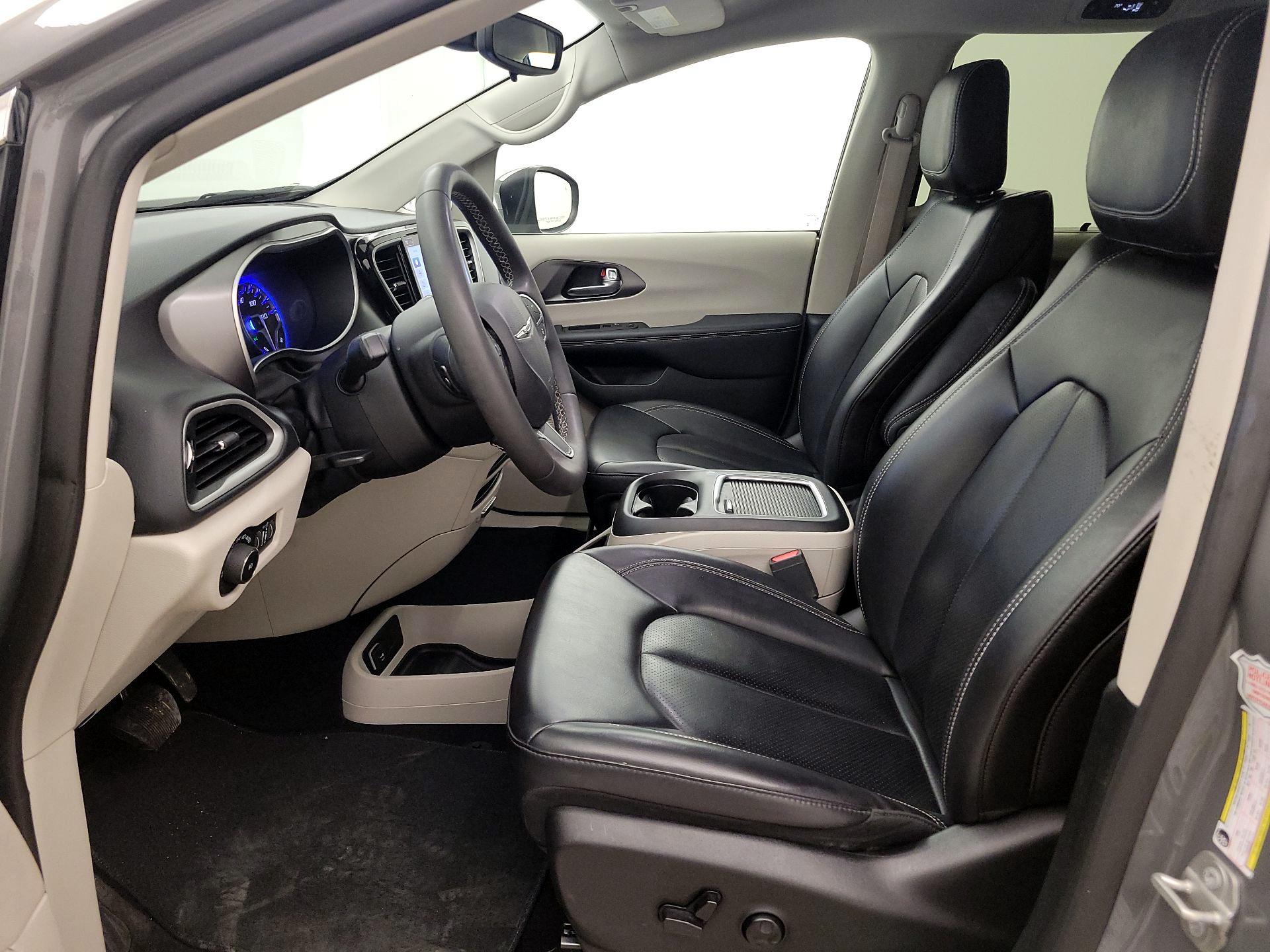 Thumbnail: 2023 Chrysler Pacifica - 11