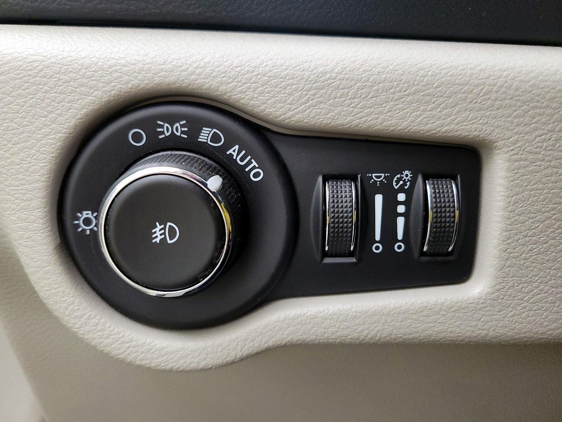 Thumbnail: 2023 Chrysler Pacifica - 13