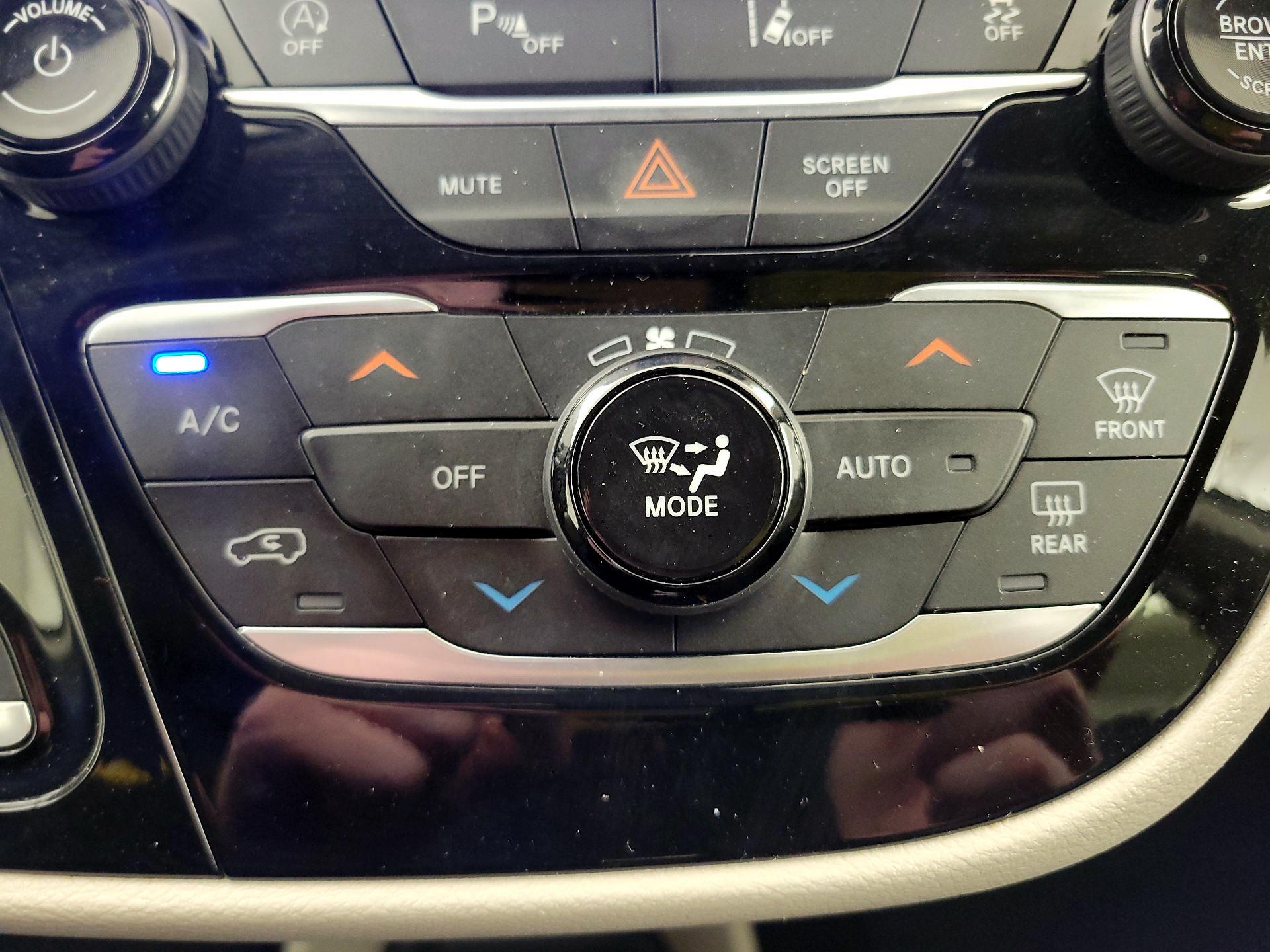 Thumbnail: 2023 Chrysler Pacifica - 16