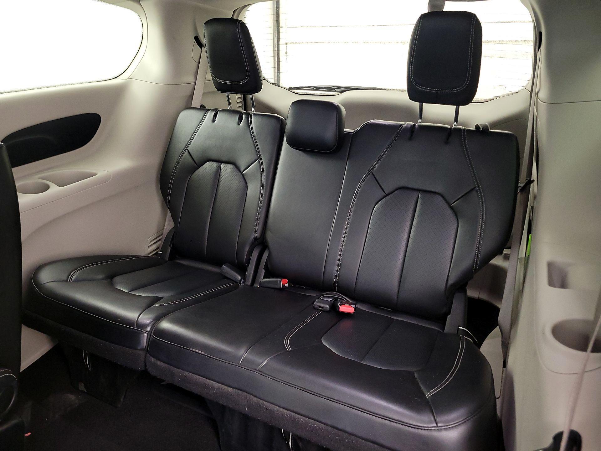 Thumbnail: 2023 Chrysler Pacifica - 20