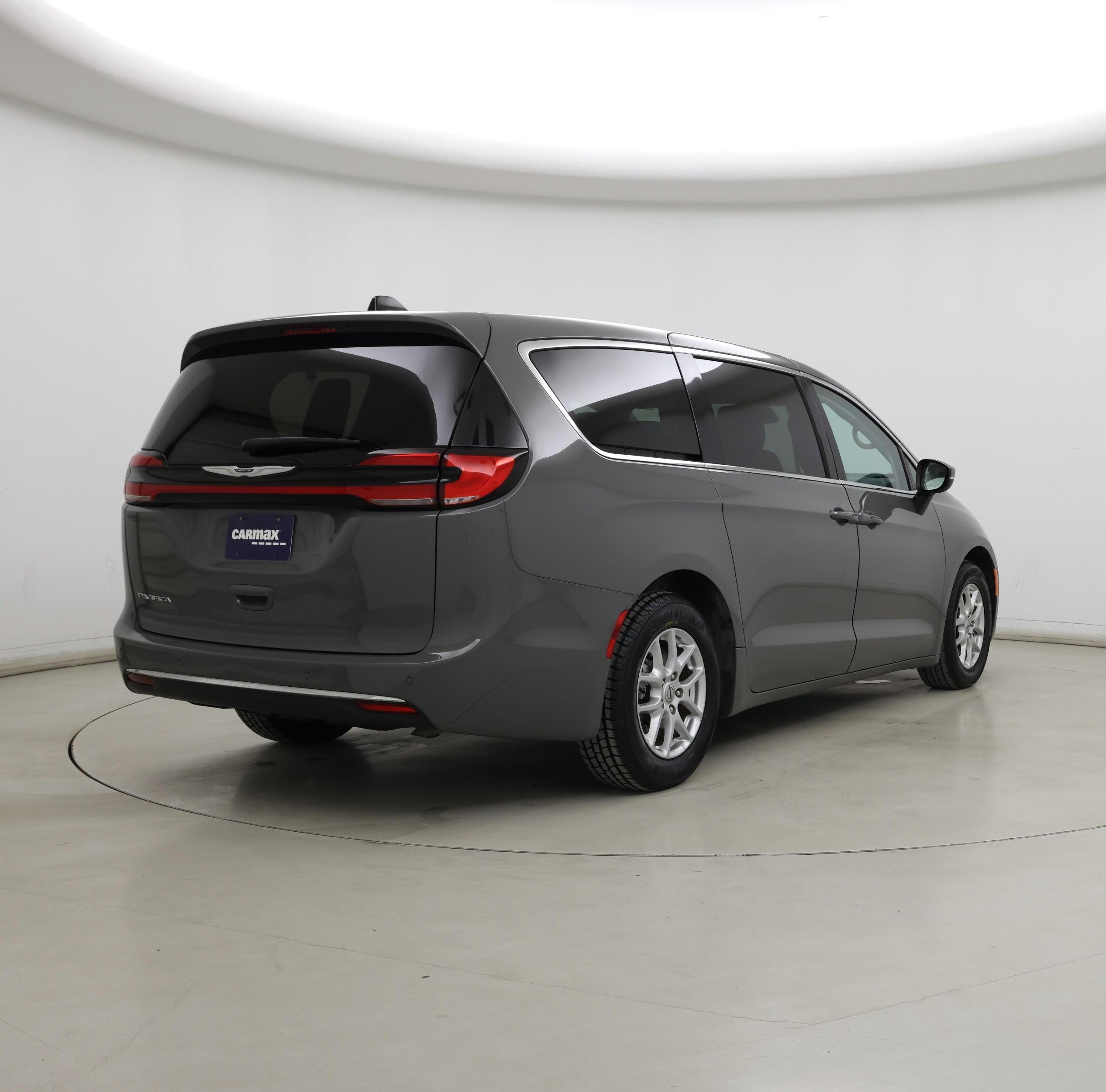 Thumbnail: 2023 Chrysler Pacifica - 8