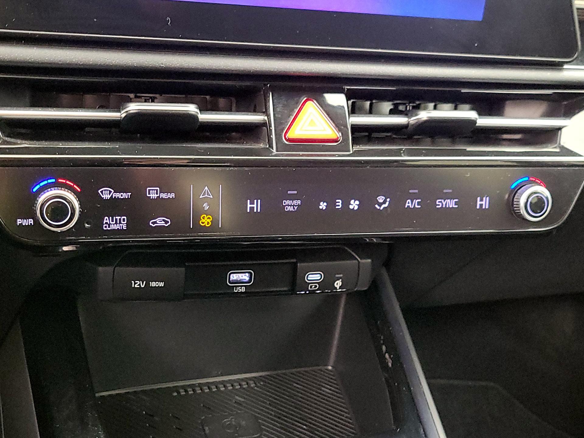 Thumbnail: 2023 Kia Niro - 16