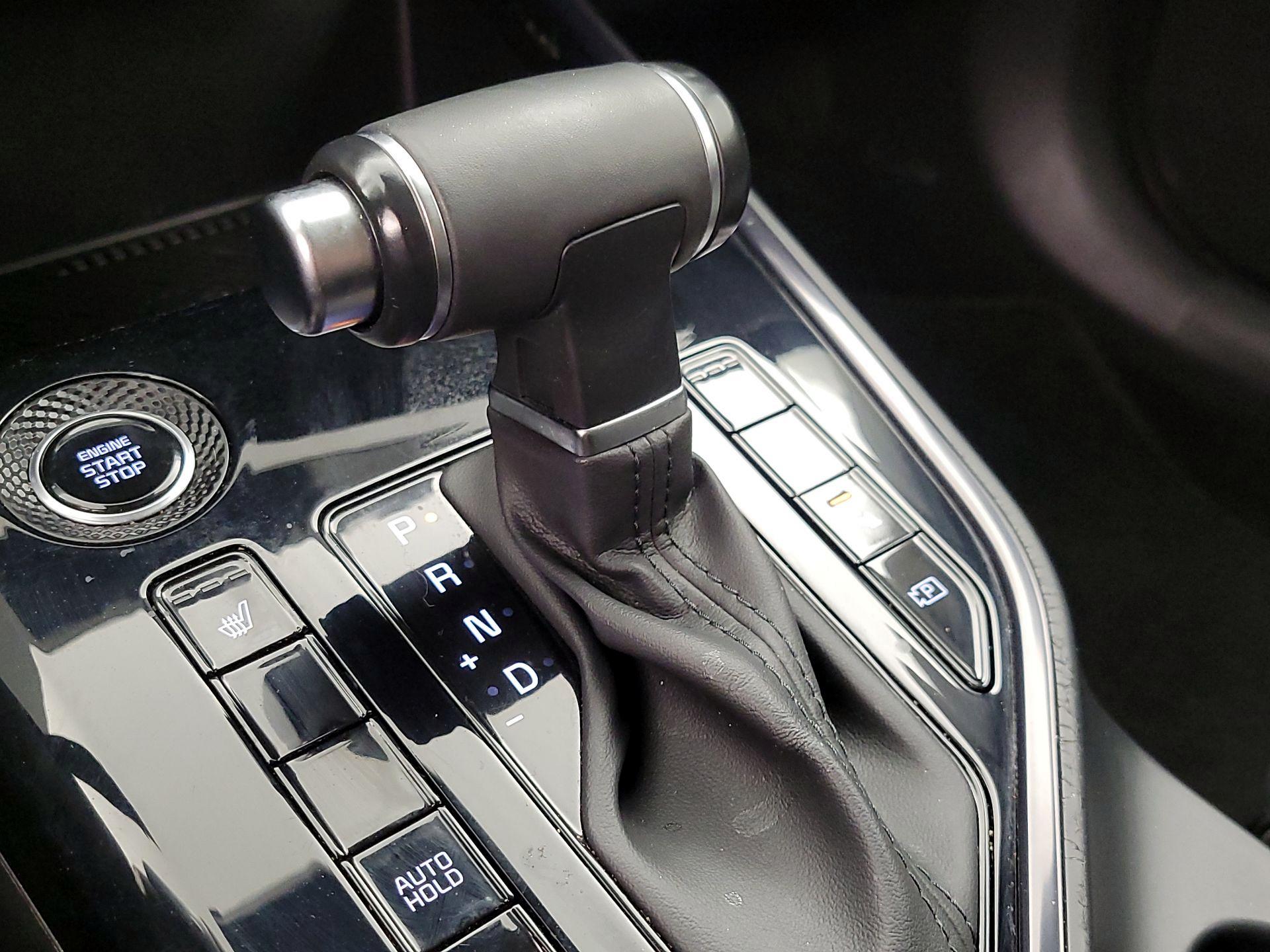 Thumbnail: 2023 Kia Niro - 17