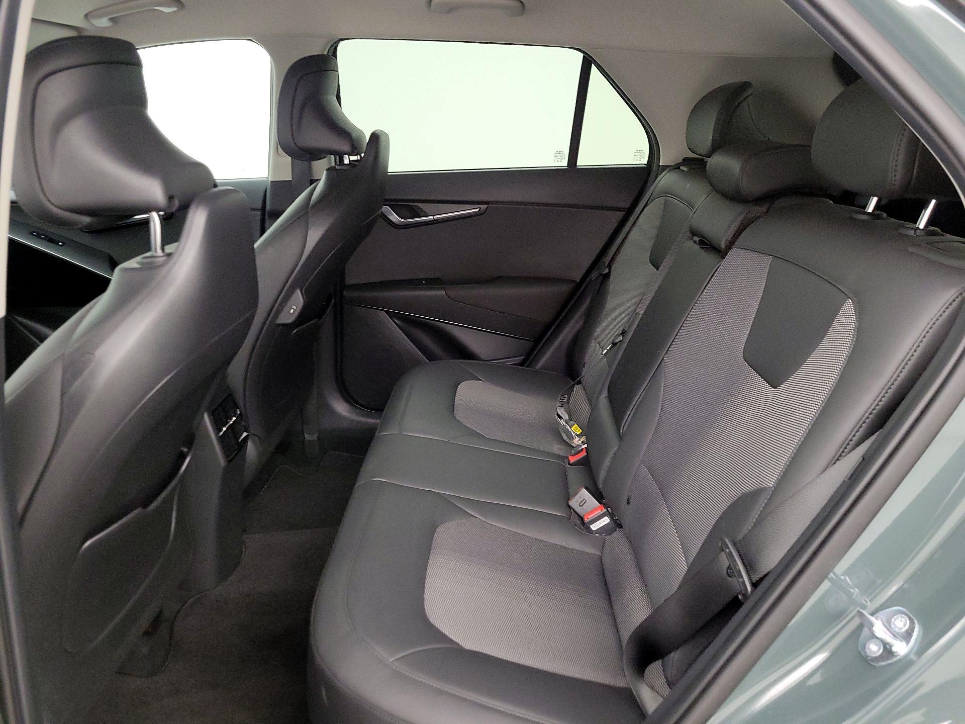 Thumbnail: 2023 Kia Niro - 19