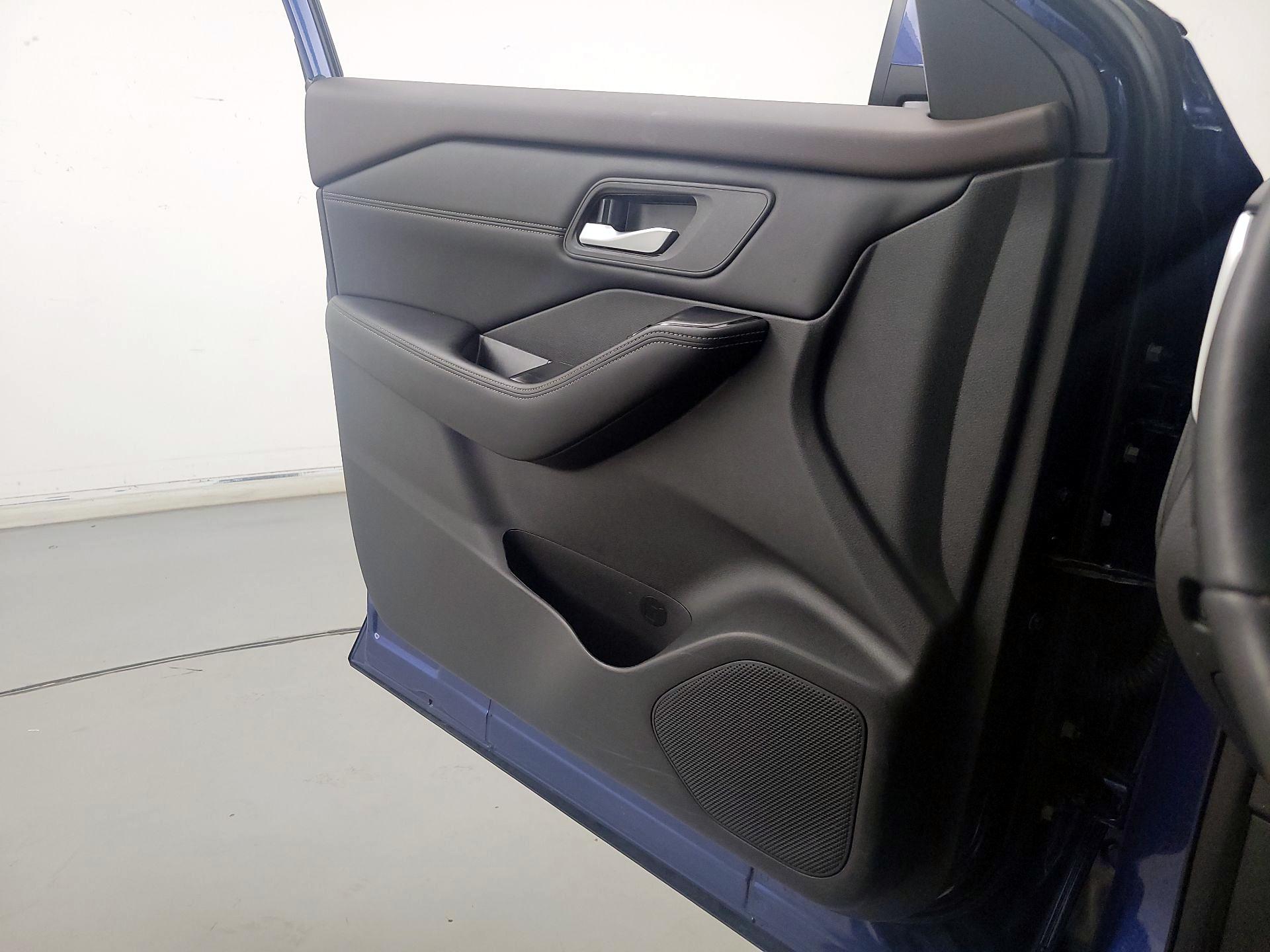 Thumbnail: 2023 Nissan Rogue - 12