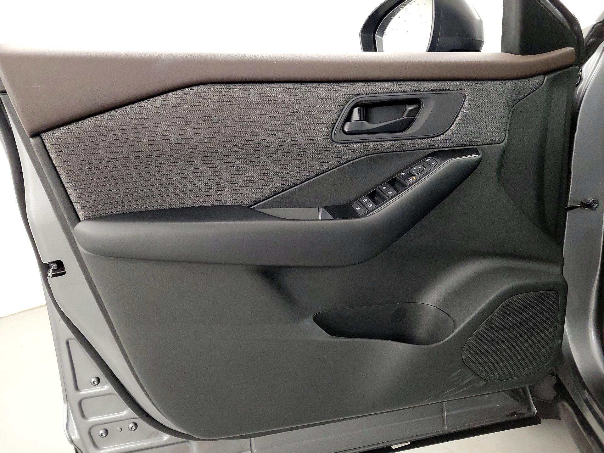 Thumbnail: 2023 Nissan Rogue - 12