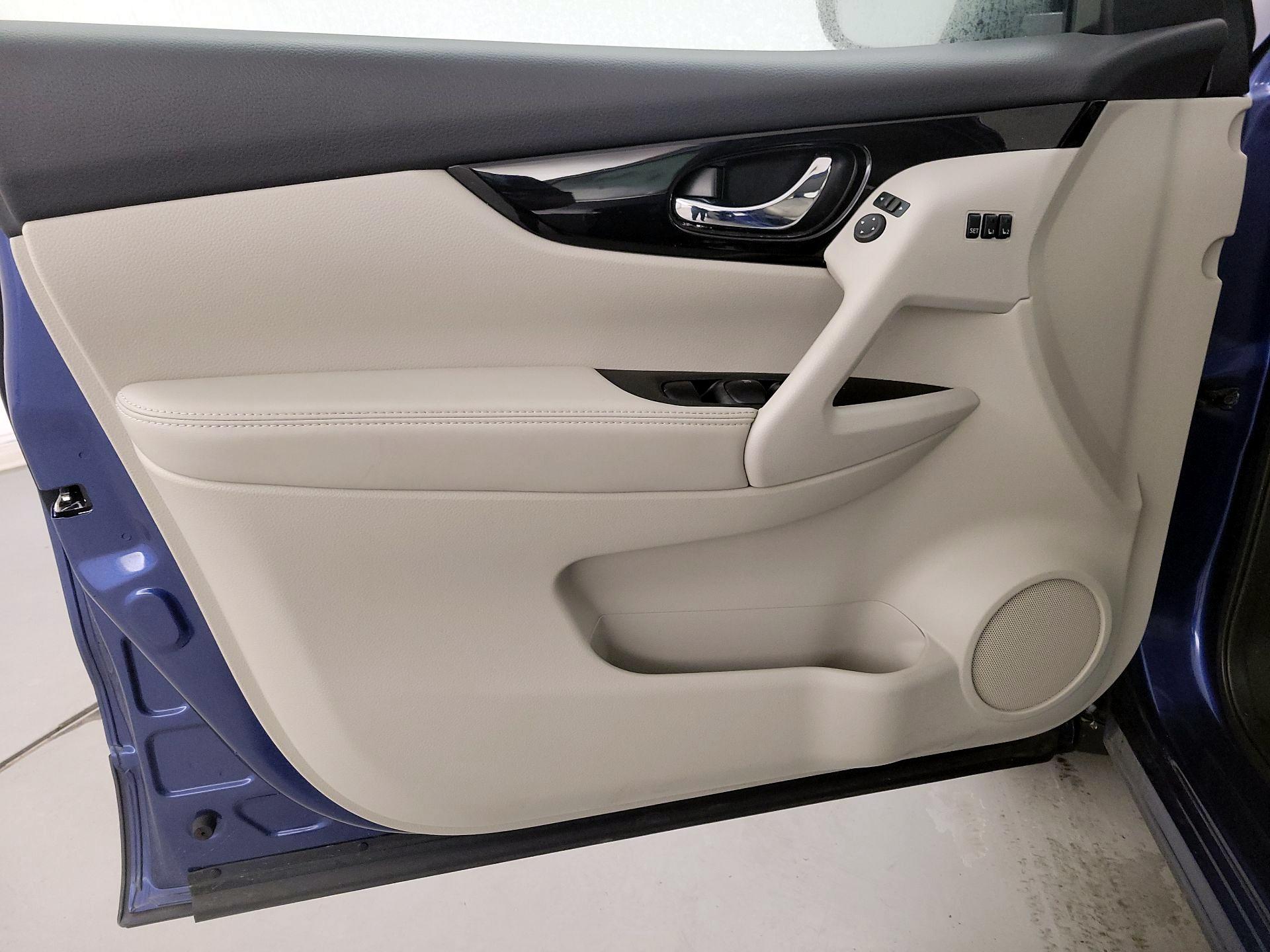 Thumbnail: 2022 Nissan Rogue Sport - 12