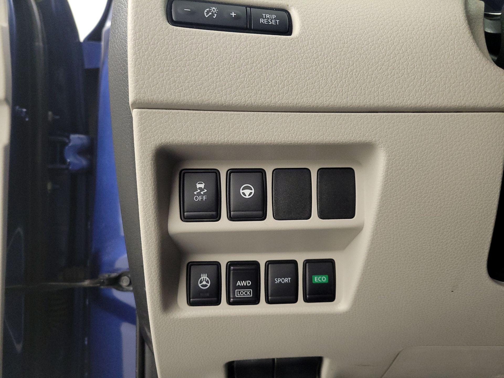 Thumbnail: 2022 Nissan Rogue Sport - 13