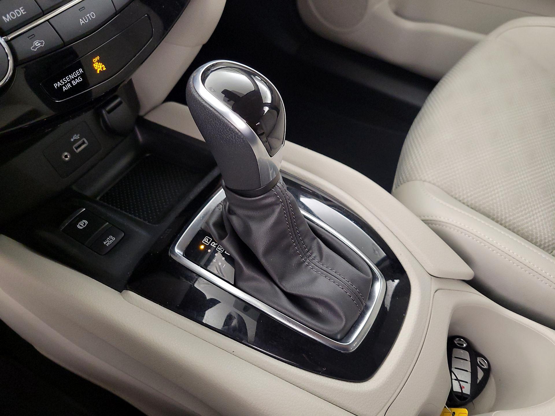 Thumbnail: 2022 Nissan Rogue Sport - 17