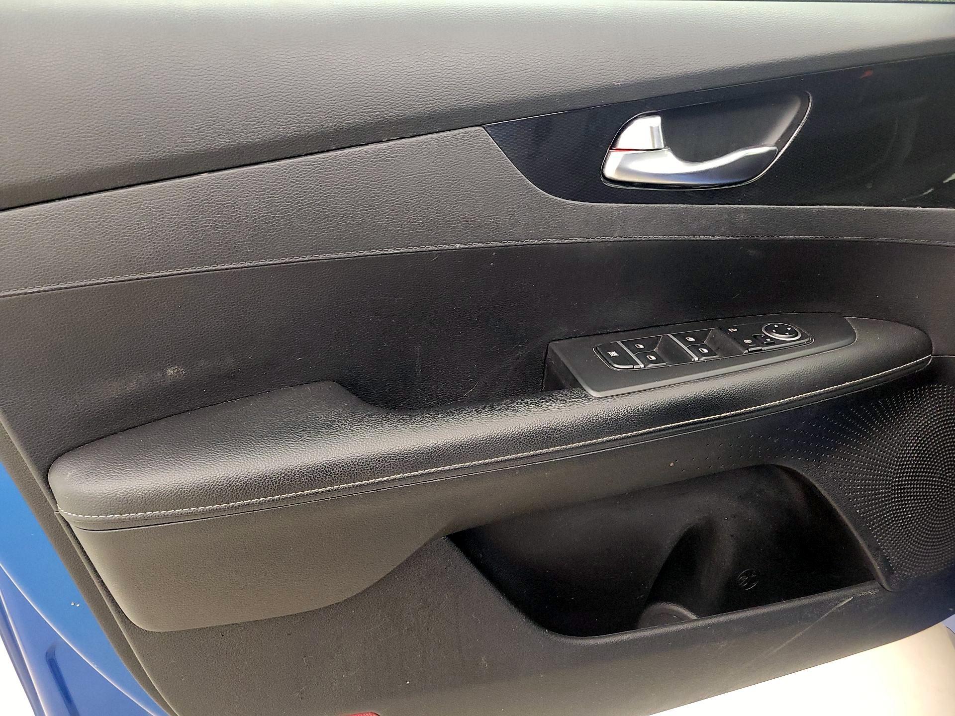 Thumbnail: 2023 Kia Forte - 12