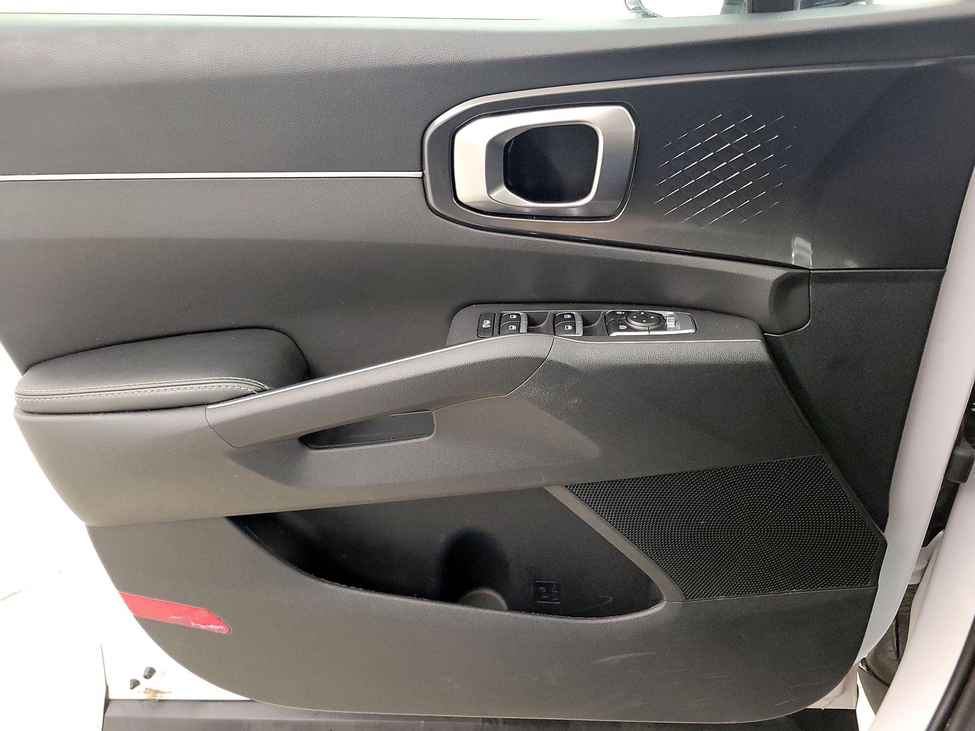 Thumbnail: 2023 Kia Sorento - 12