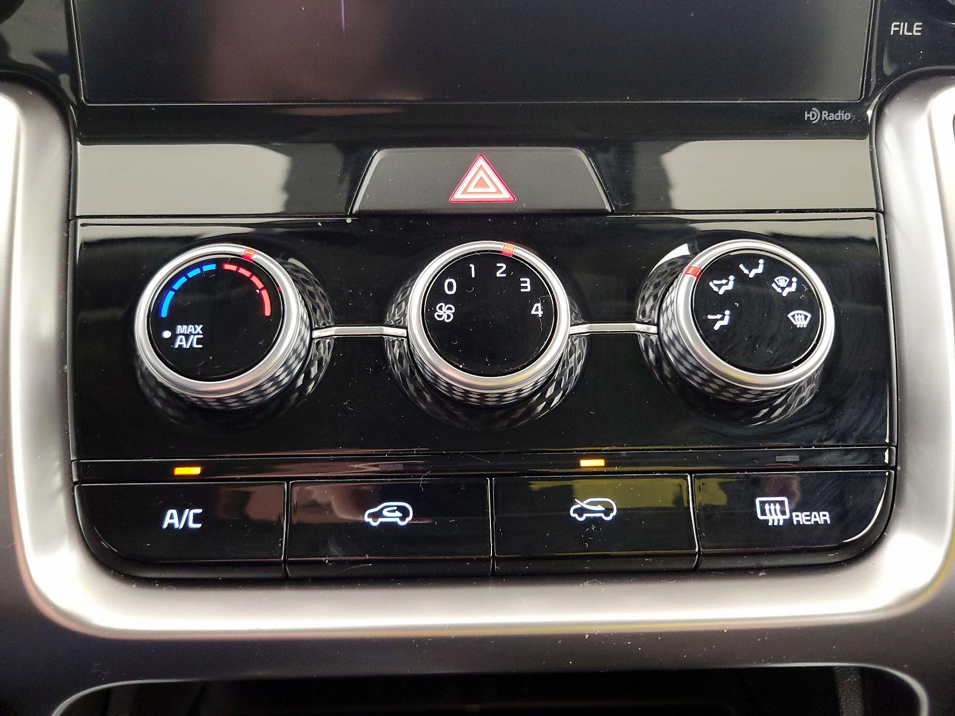 Thumbnail: 2023 Kia Sorento - 16