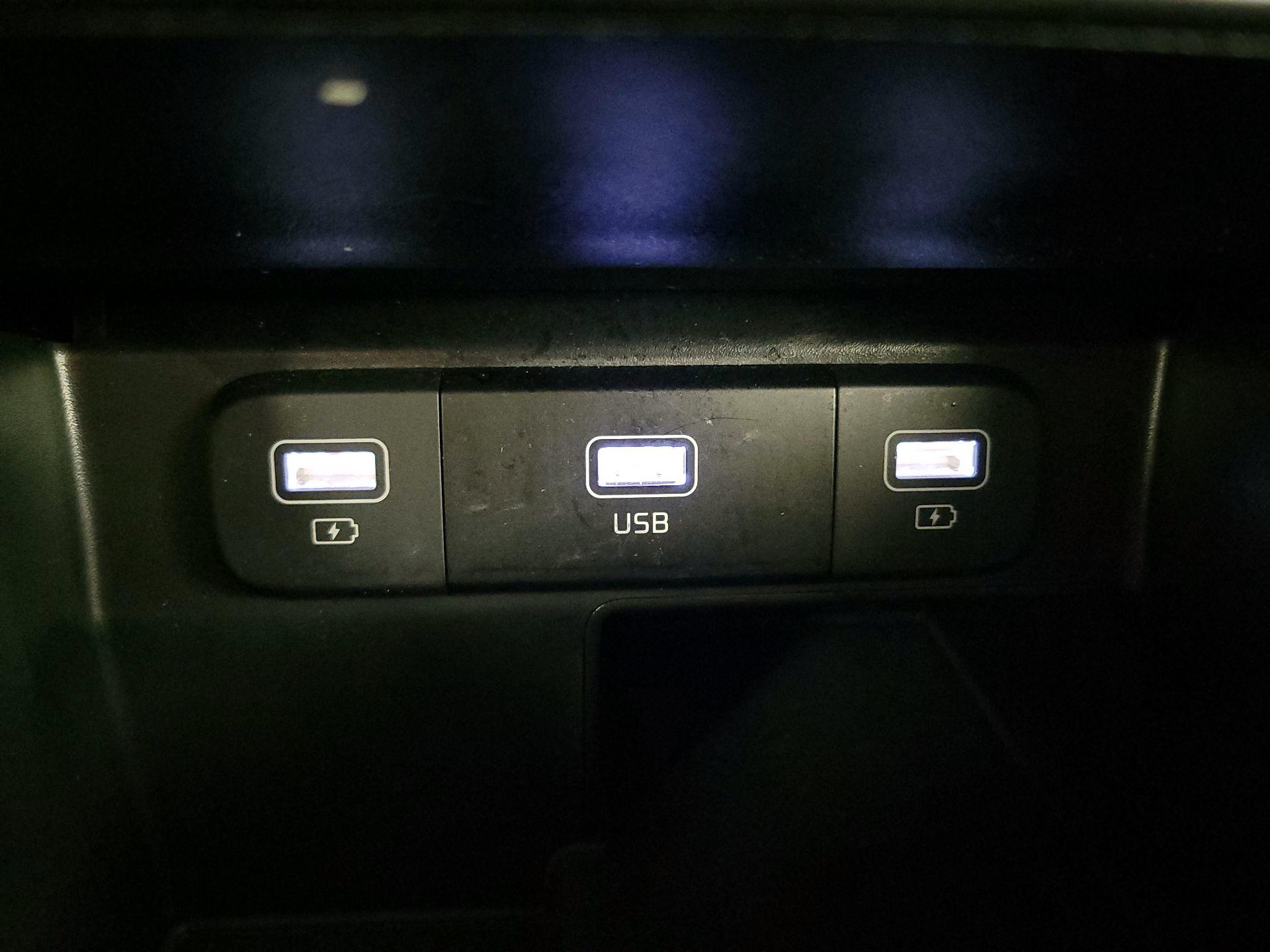 Thumbnail: 2023 Kia Sorento - 18