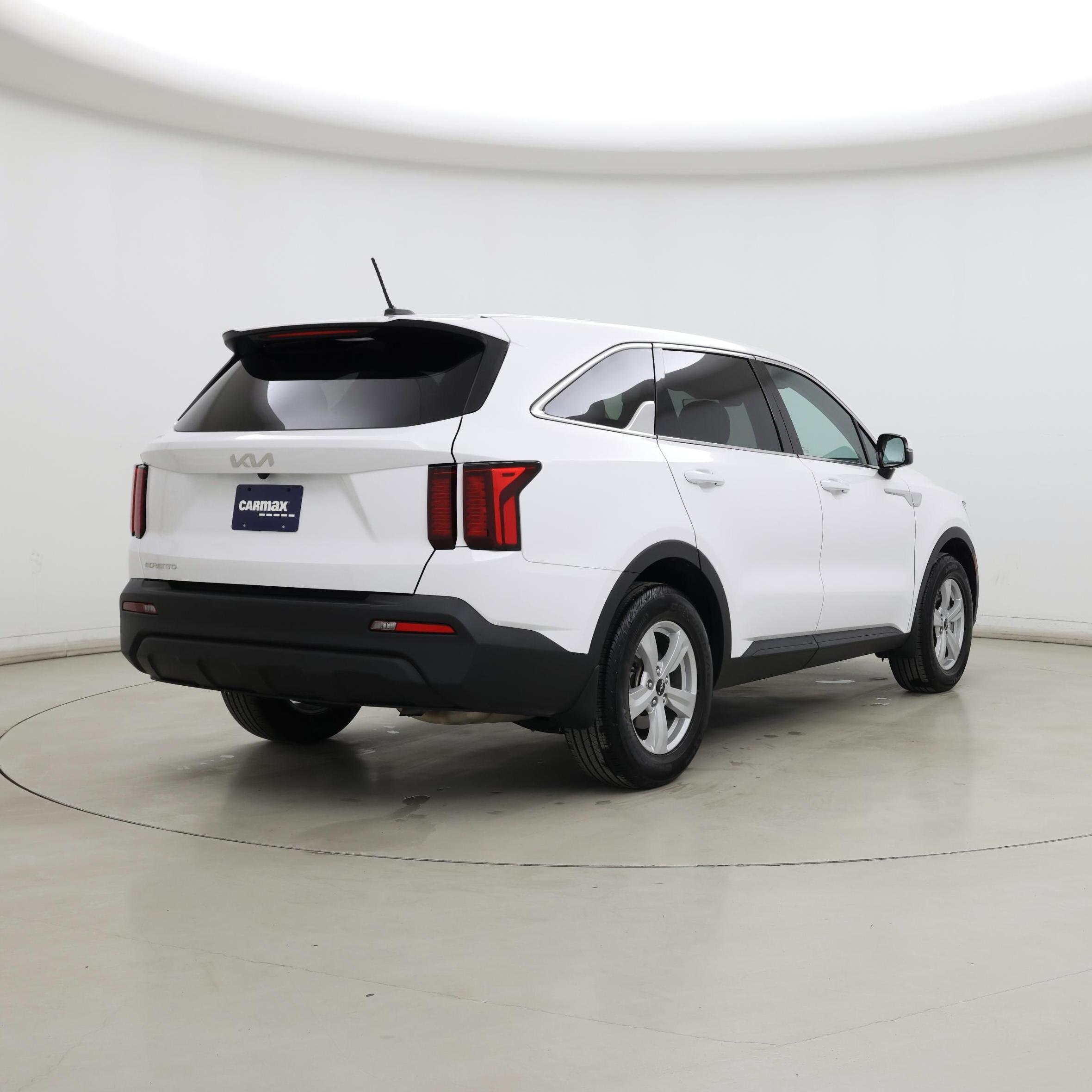 Thumbnail: 2023 Kia Sorento - 8