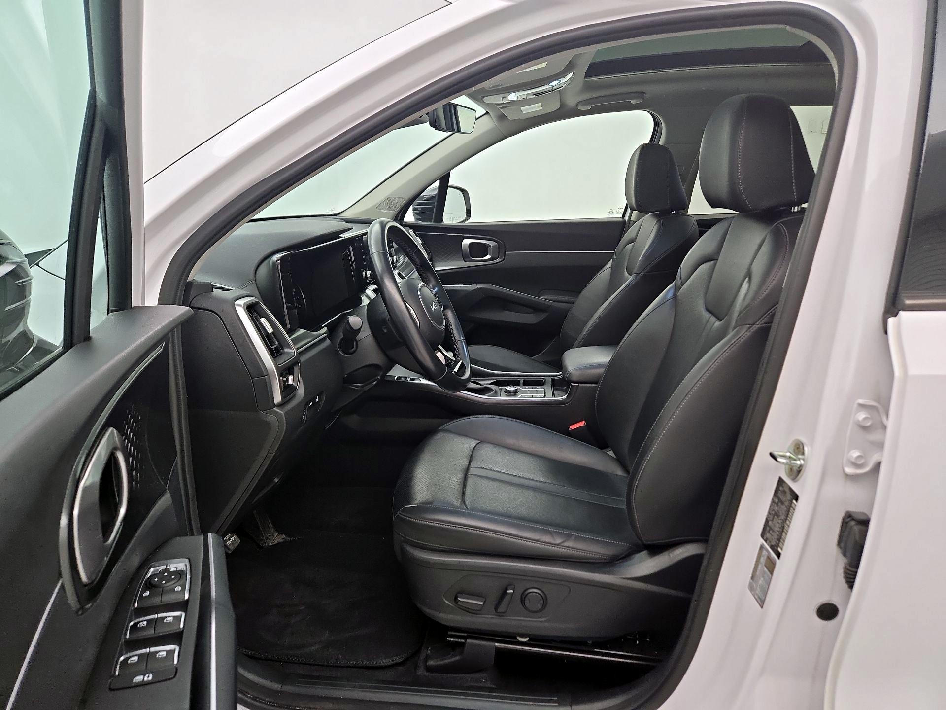 Thumbnail: 2023 Kia Sorento - 11