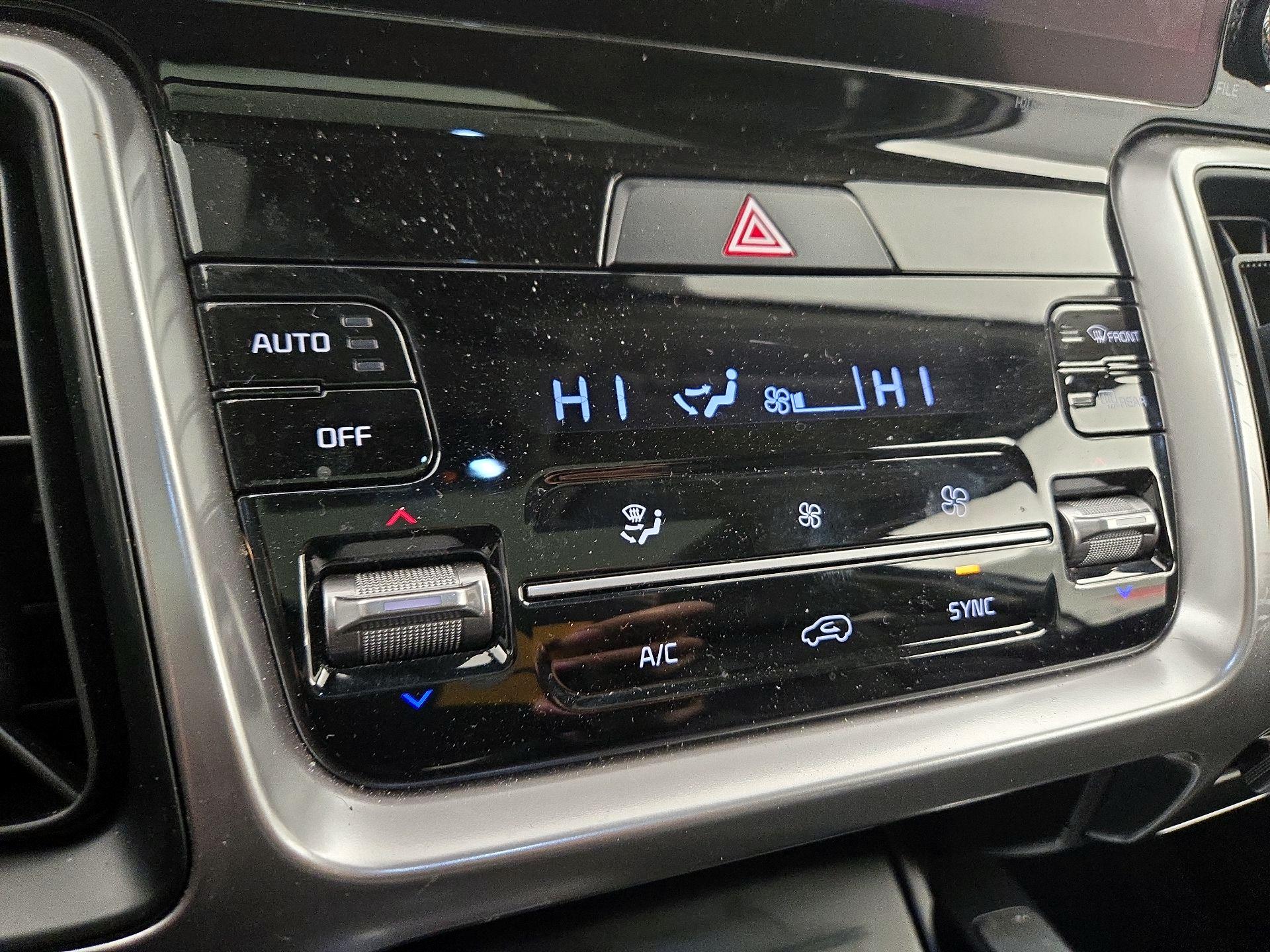 Thumbnail: 2023 Kia Sorento - 17