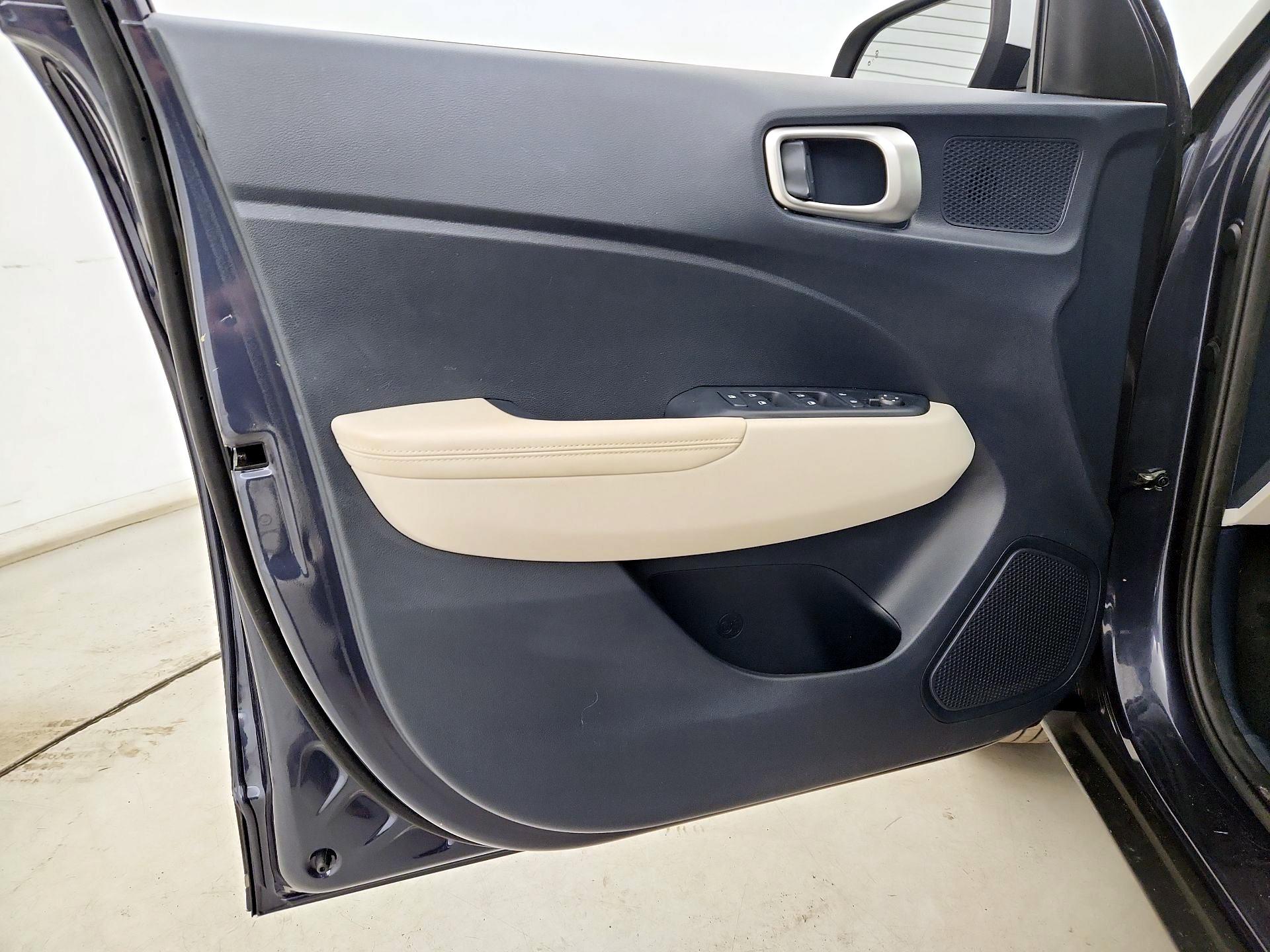 Thumbnail: 2022 Hyundai Venue - 12