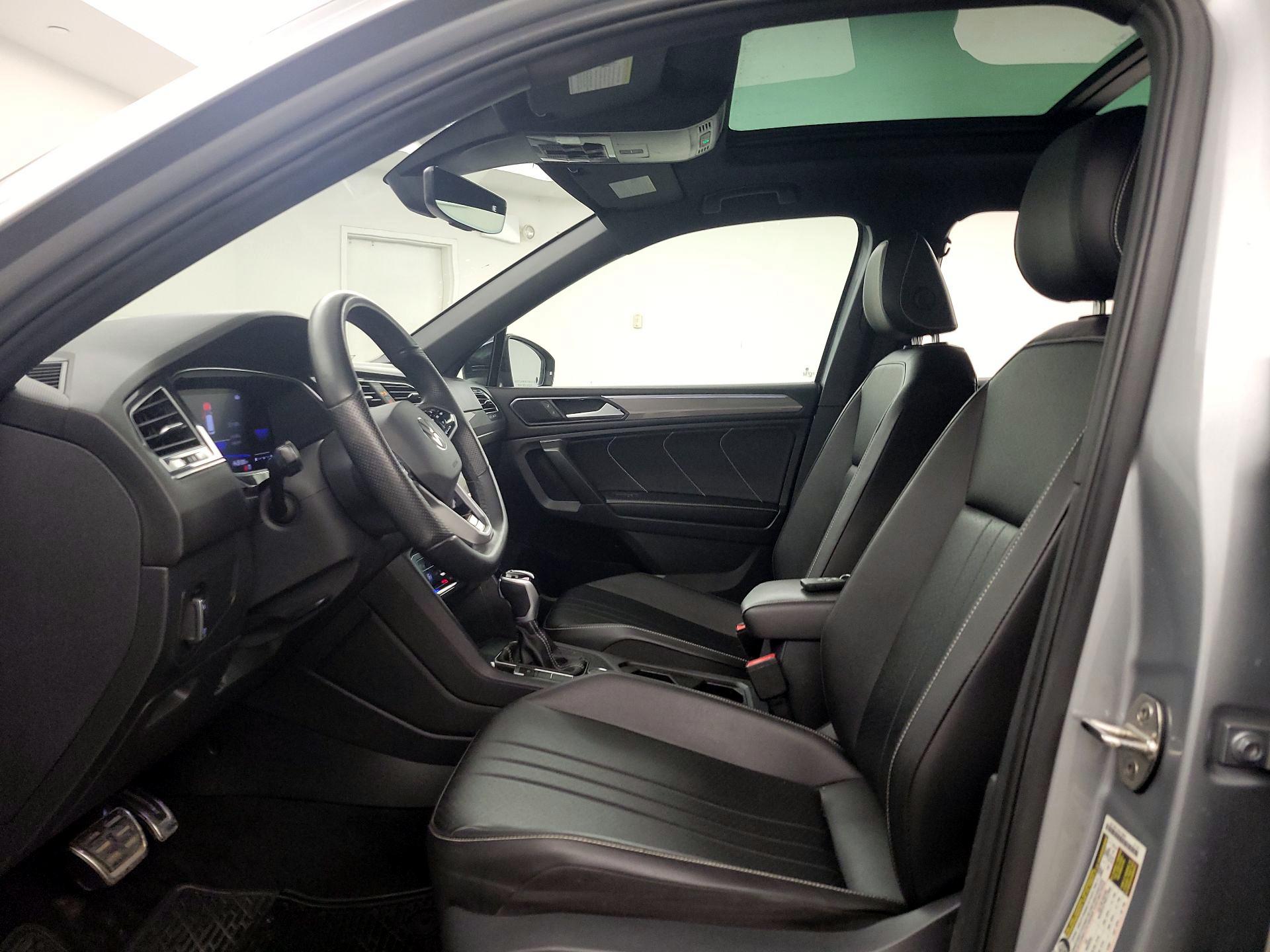 Thumbnail: 2022 Volkswagen Tiguan - 11