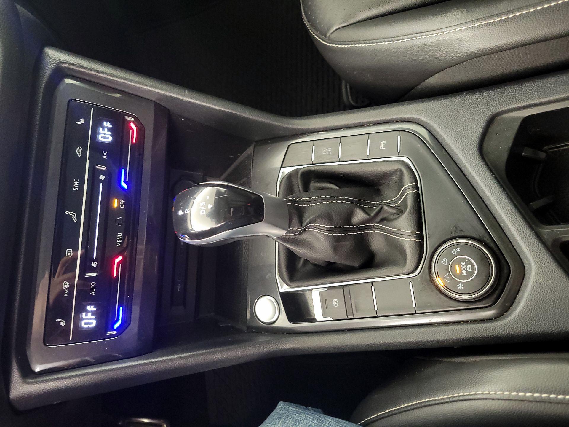 Thumbnail: 2022 Volkswagen Tiguan - 17