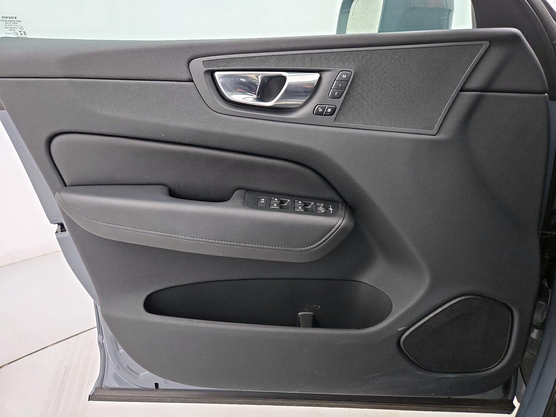 Thumbnail: 2023 Volvo XC60 - 12