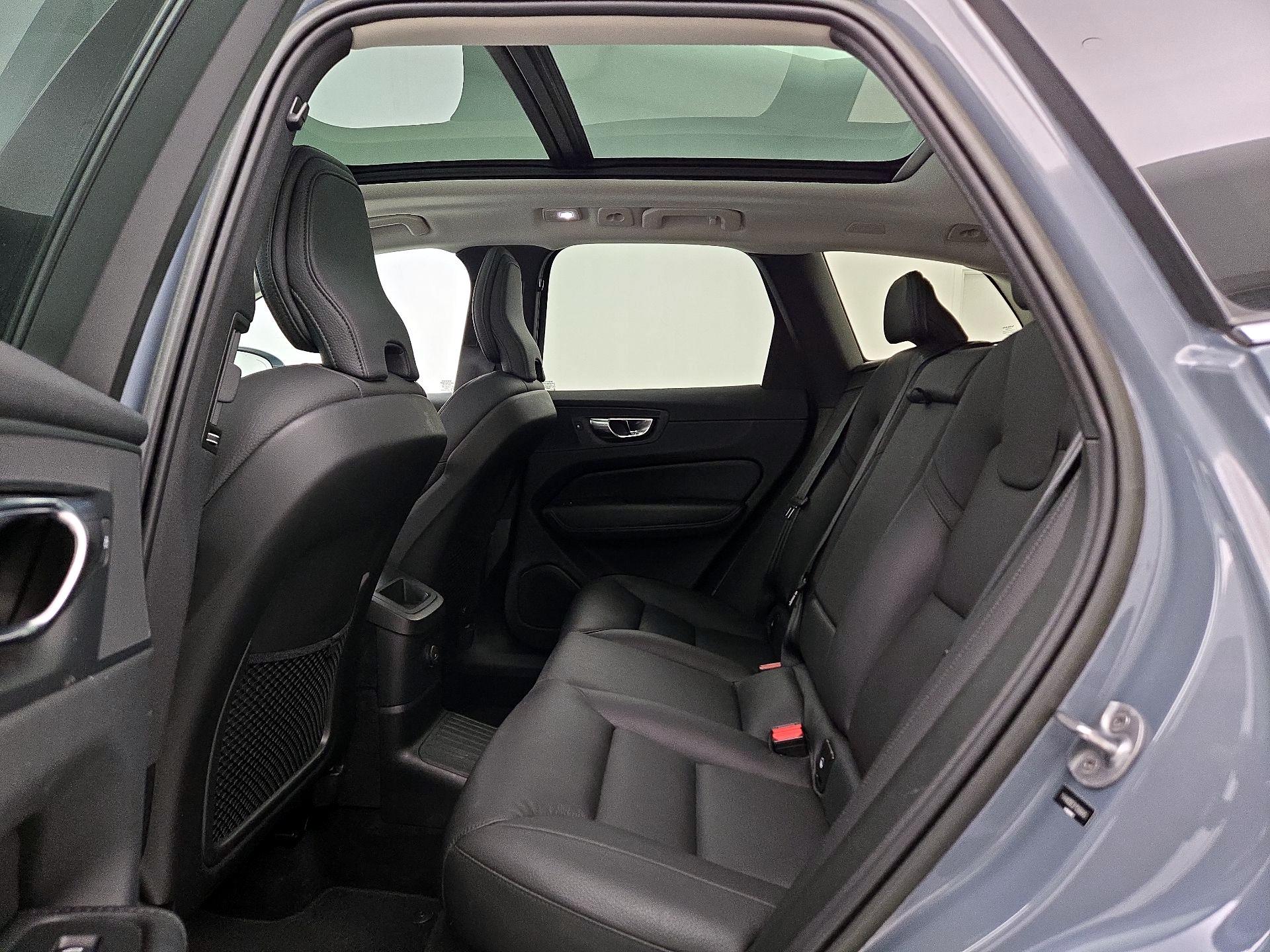 Thumbnail: 2023 Volvo XC60 - 20