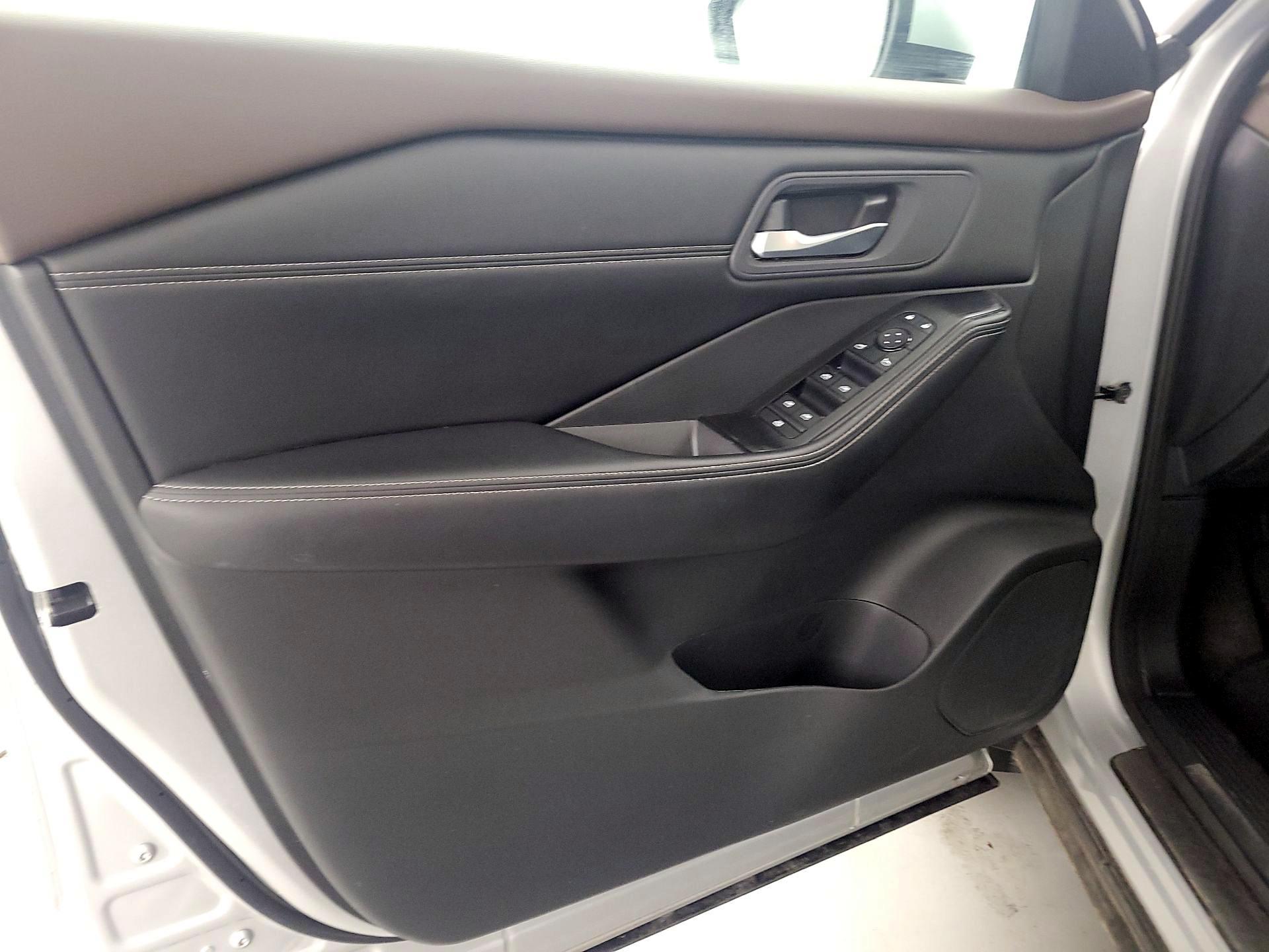 Thumbnail: 2023 Nissan Rogue - 12