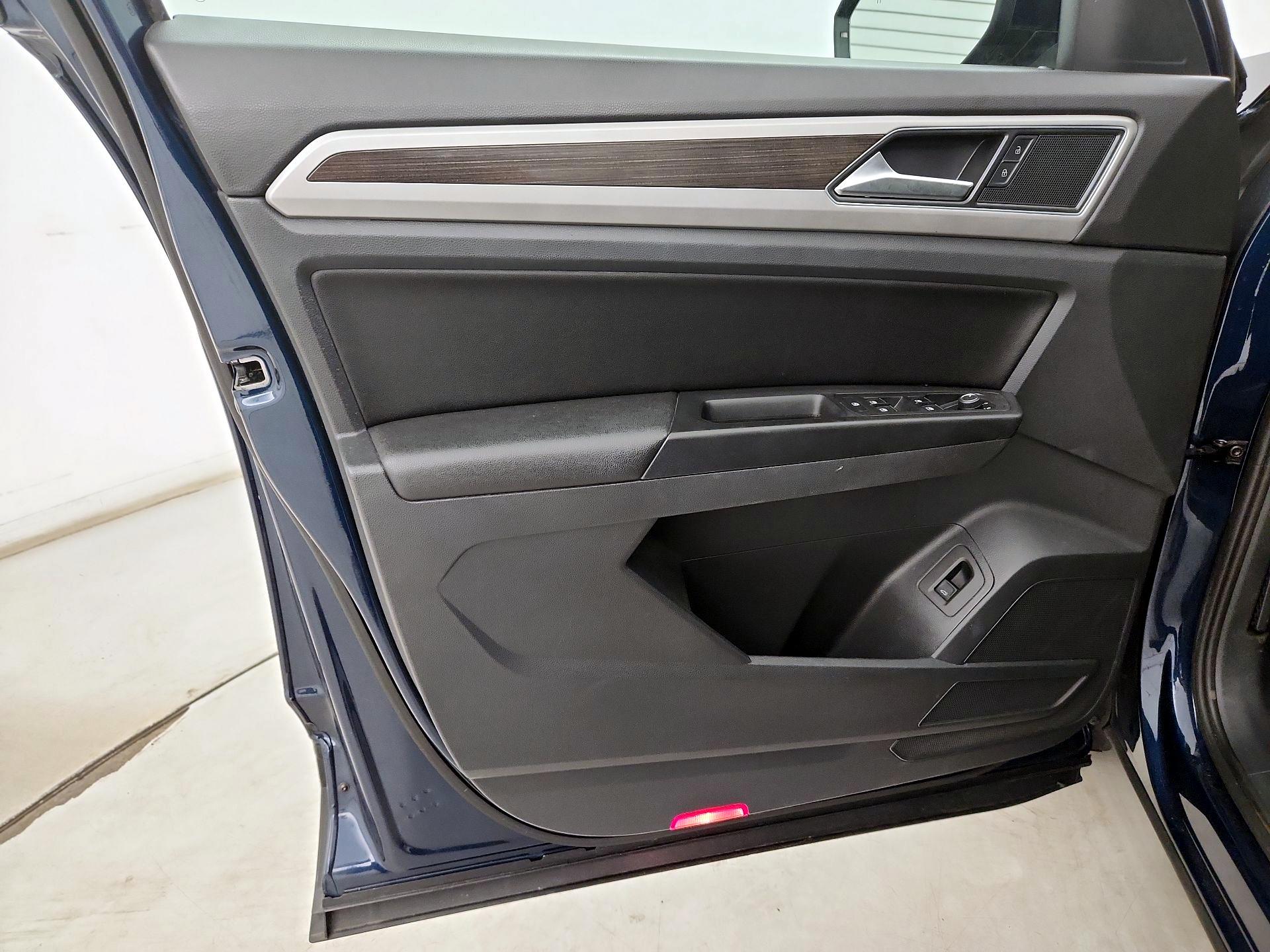 Thumbnail: 2018 Volkswagen Atlas - 12