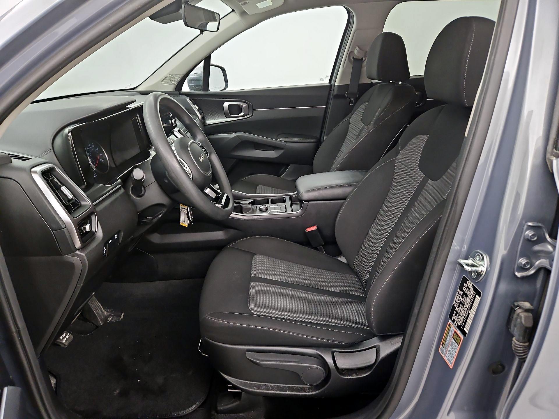 Thumbnail: 2023 Kia Sorento - 11