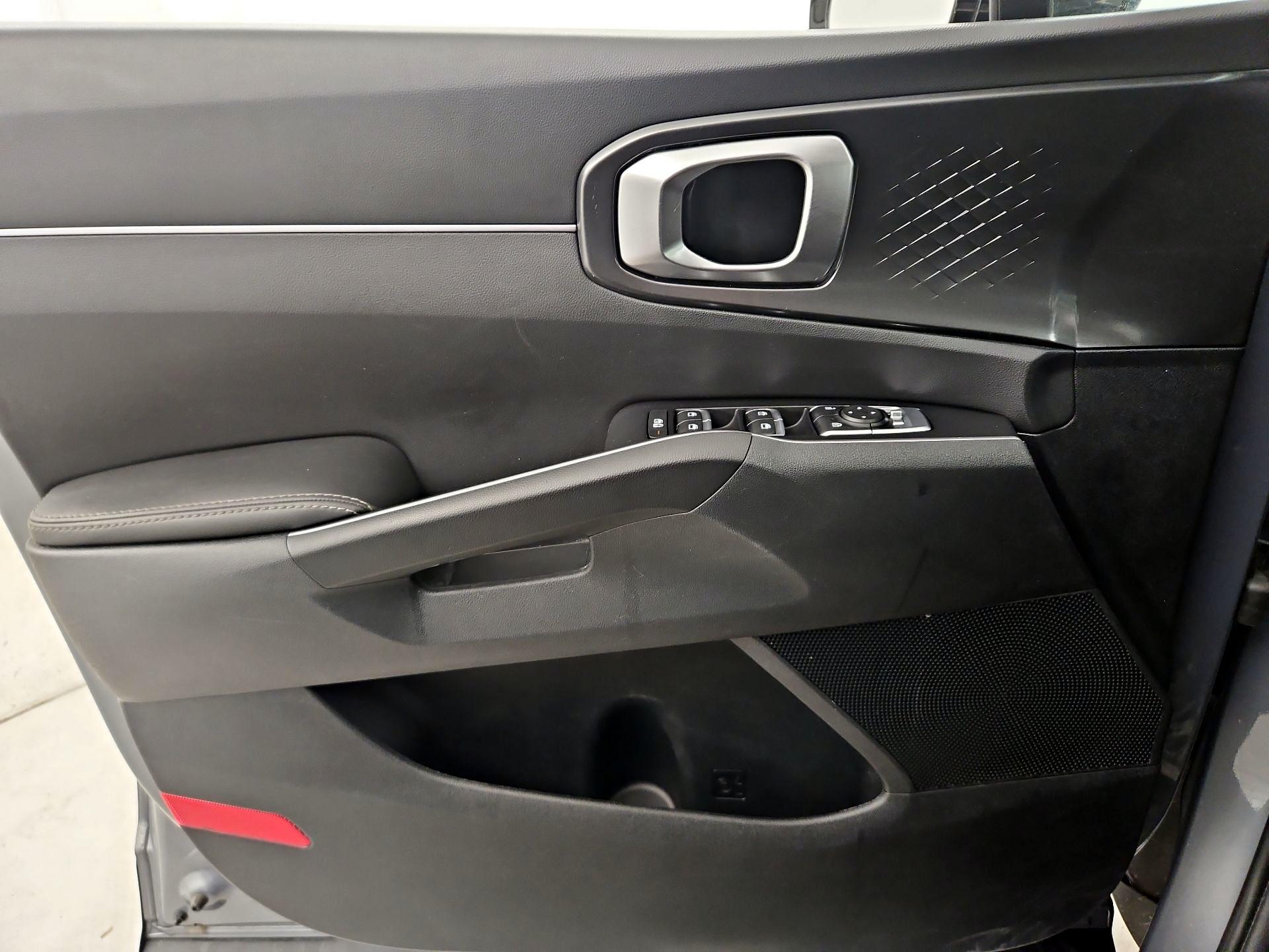 Thumbnail: 2023 Kia Sorento - 12