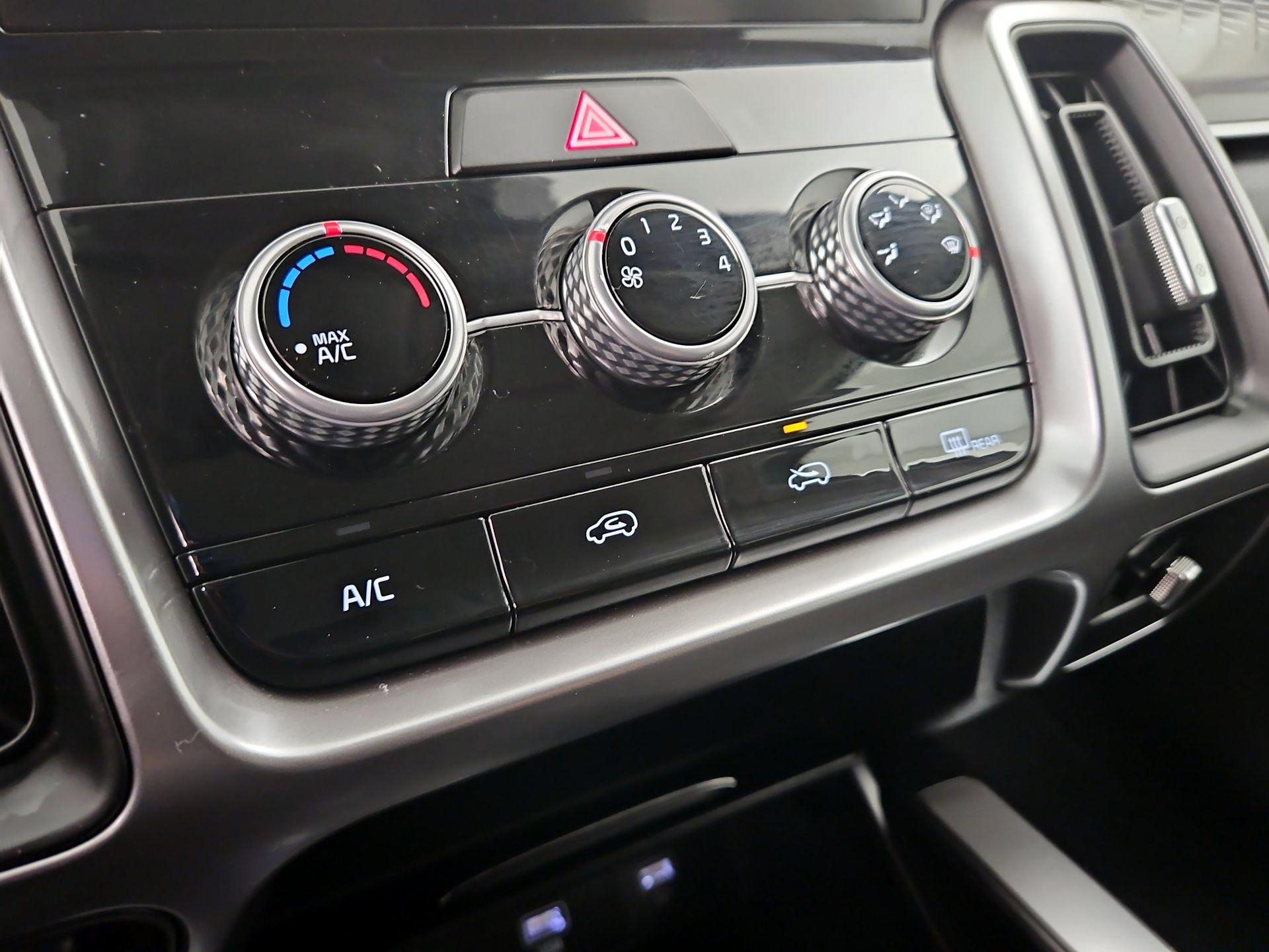 Thumbnail: 2023 Kia Sorento - 16