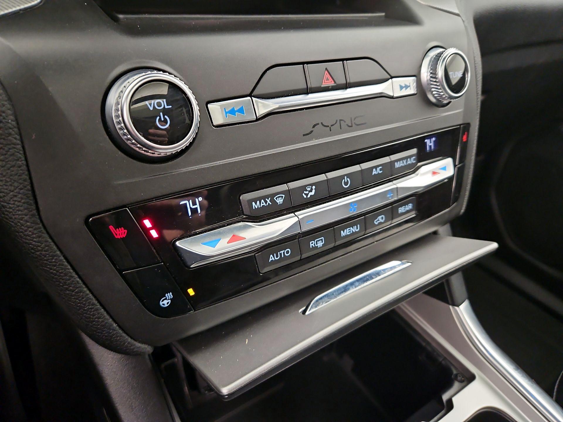 Thumbnail: 2020 Ford Explorer - 16