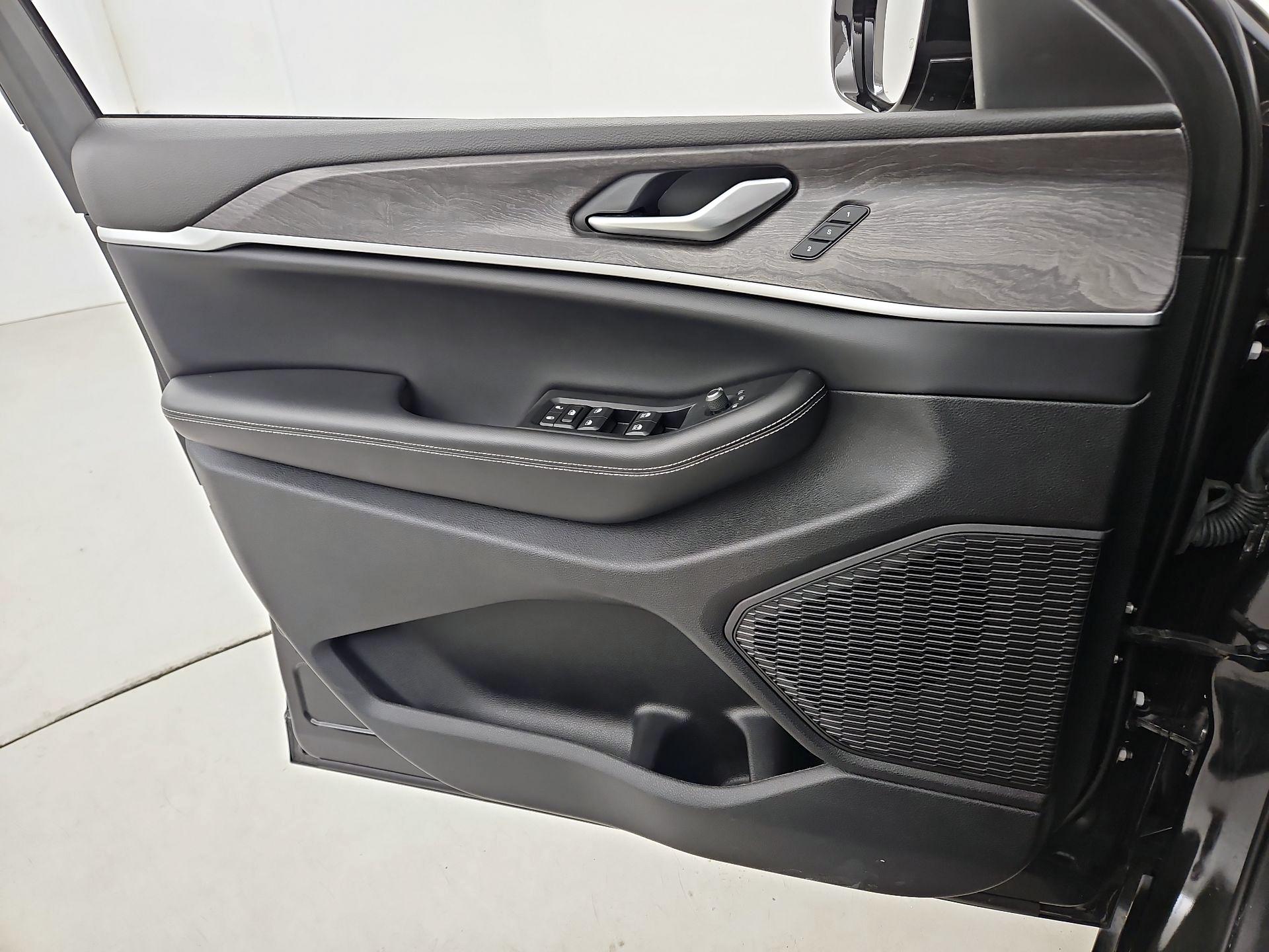 Thumbnail: 2023 Jeep Grand Cherokee - 12