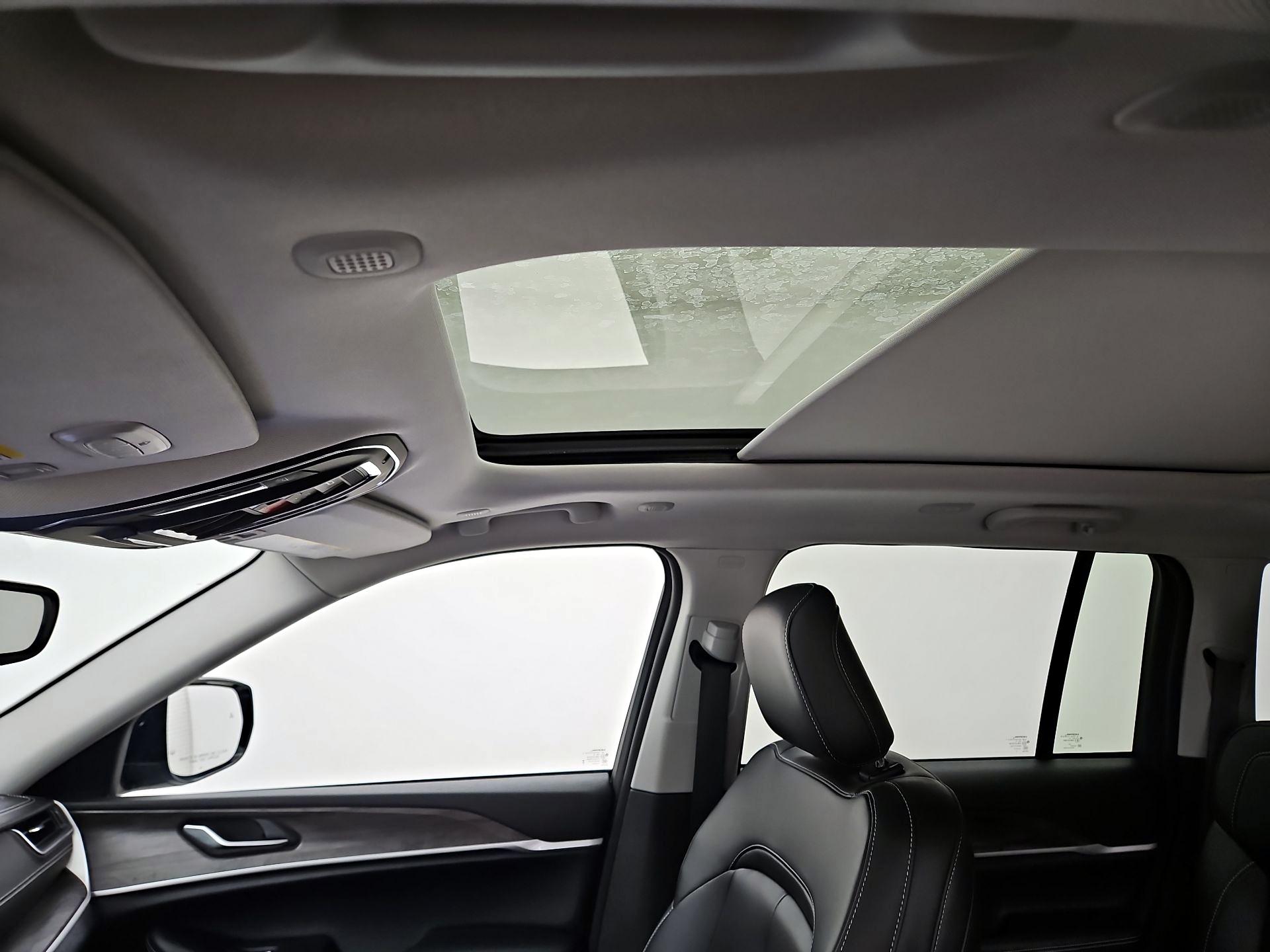 Thumbnail: 2023 Jeep Grand Cherokee - 20