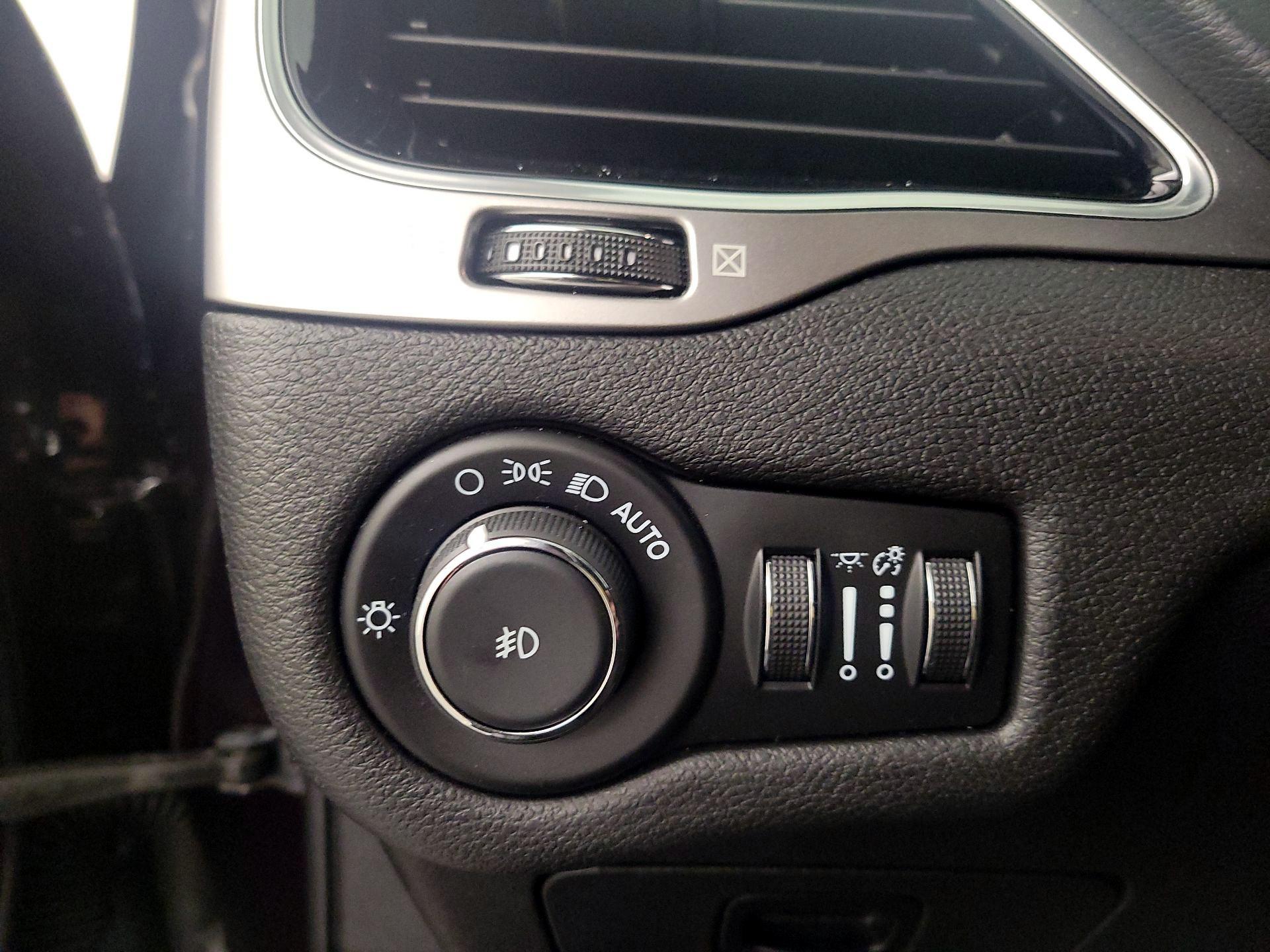 Thumbnail: 2021 Jeep Cherokee - 13