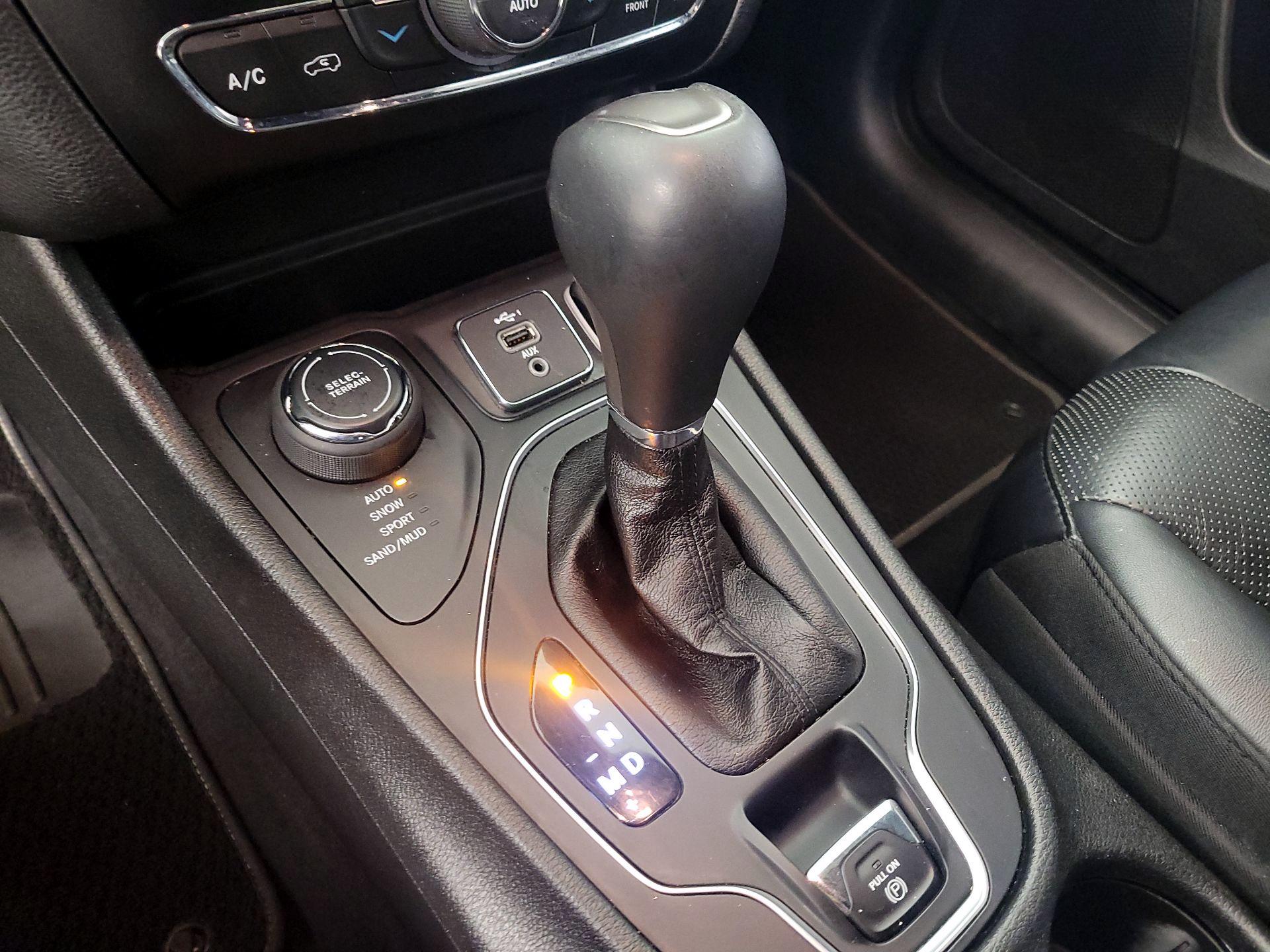 Thumbnail: 2021 Jeep Cherokee - 17