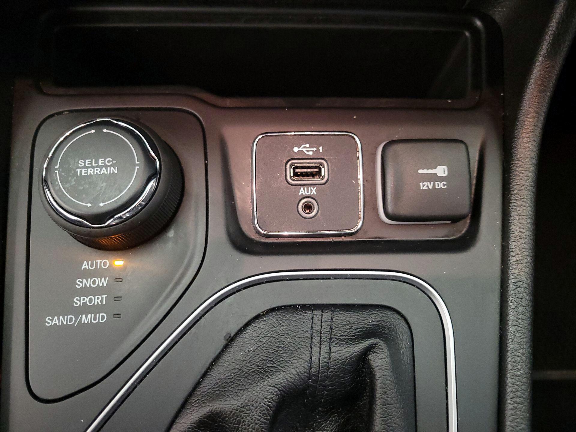 Thumbnail: 2021 Jeep Cherokee - 18