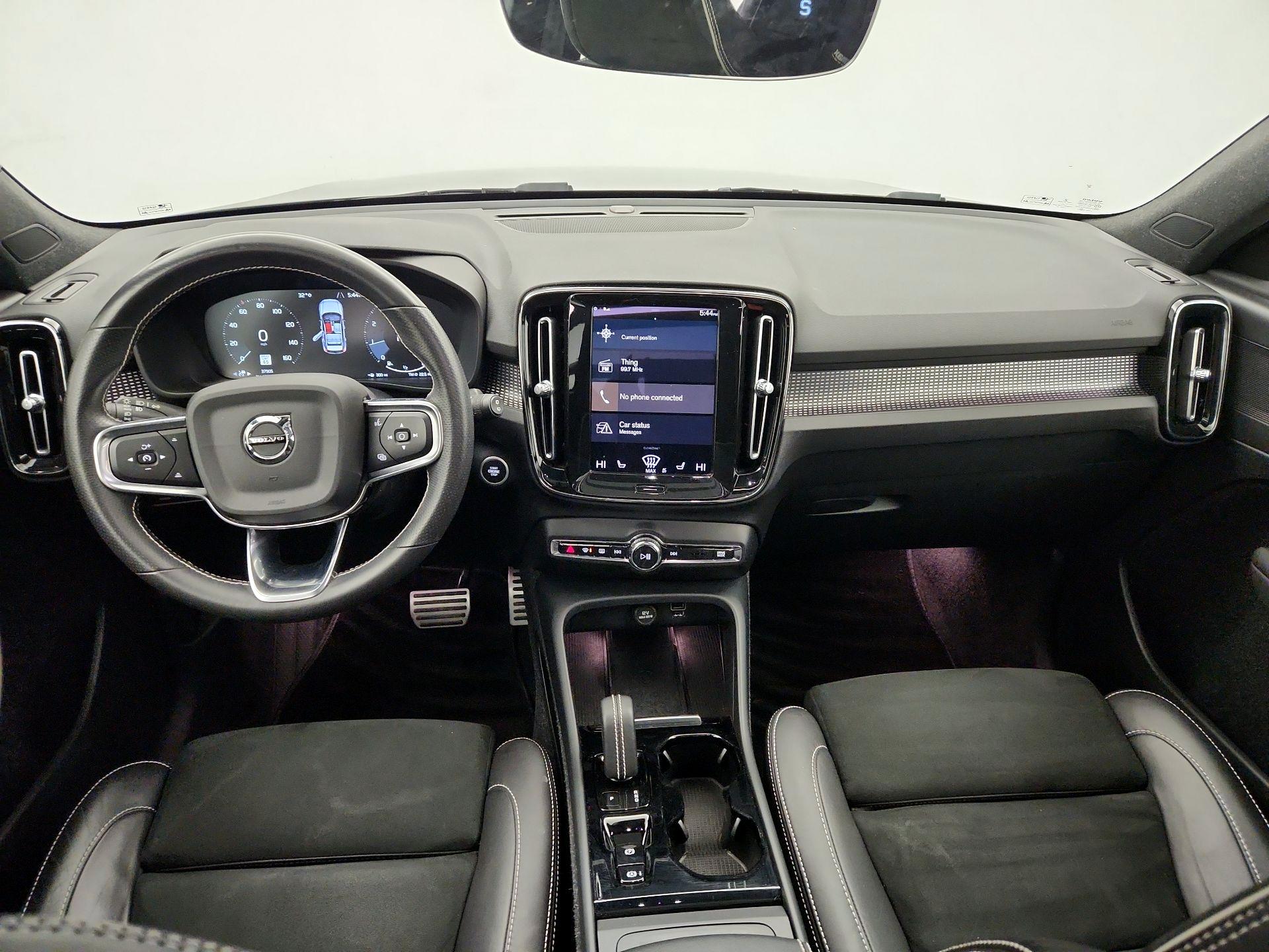 Thumbnail: 2021 Volvo XC40 - 9