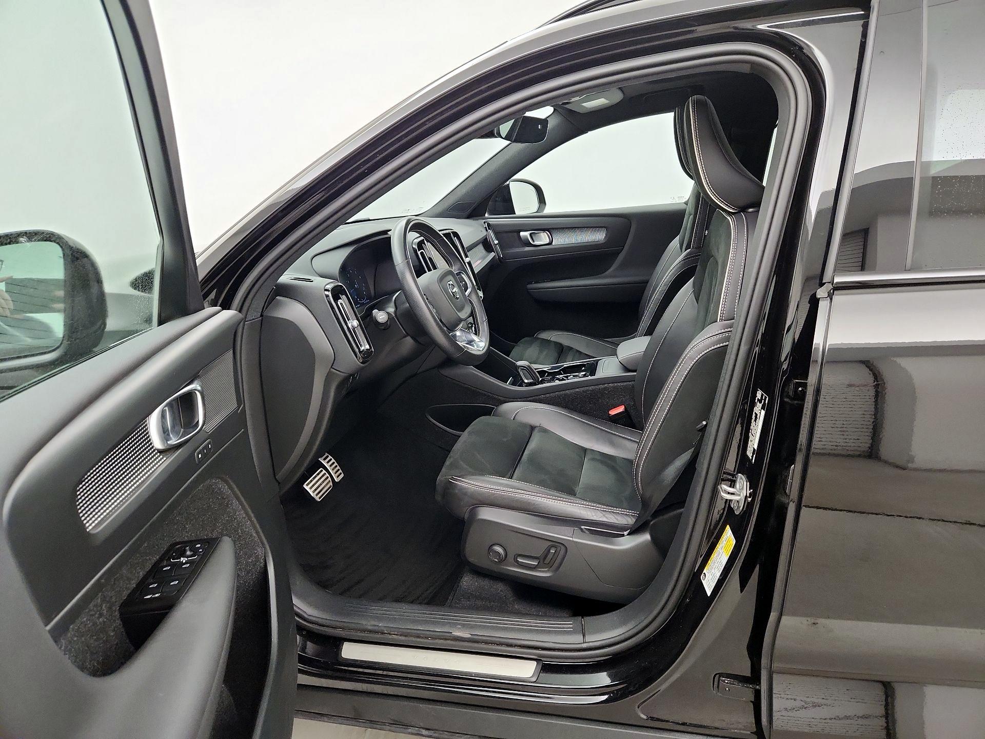 Thumbnail: 2021 Volvo XC40 - 11