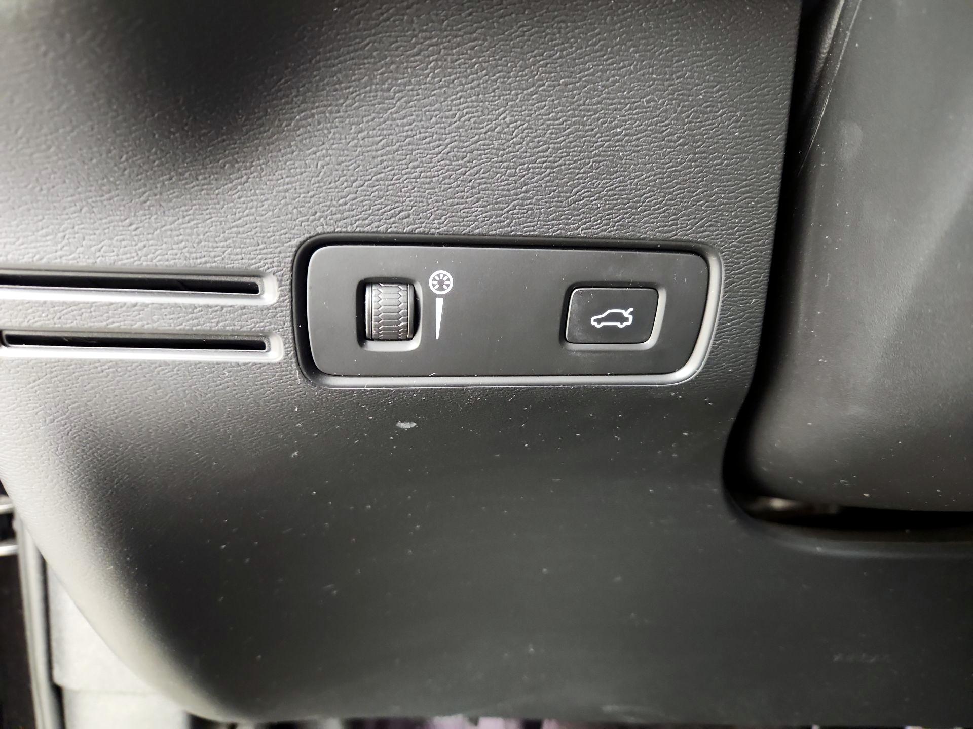 Thumbnail: 2021 Volvo XC40 - 13