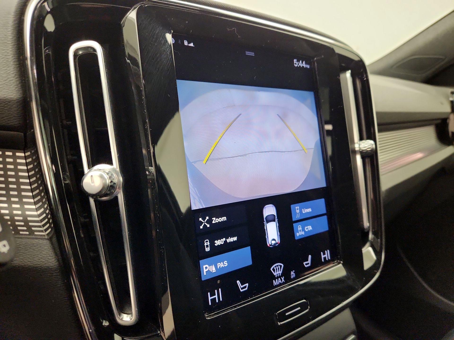 Thumbnail: 2021 Volvo XC40 - 15