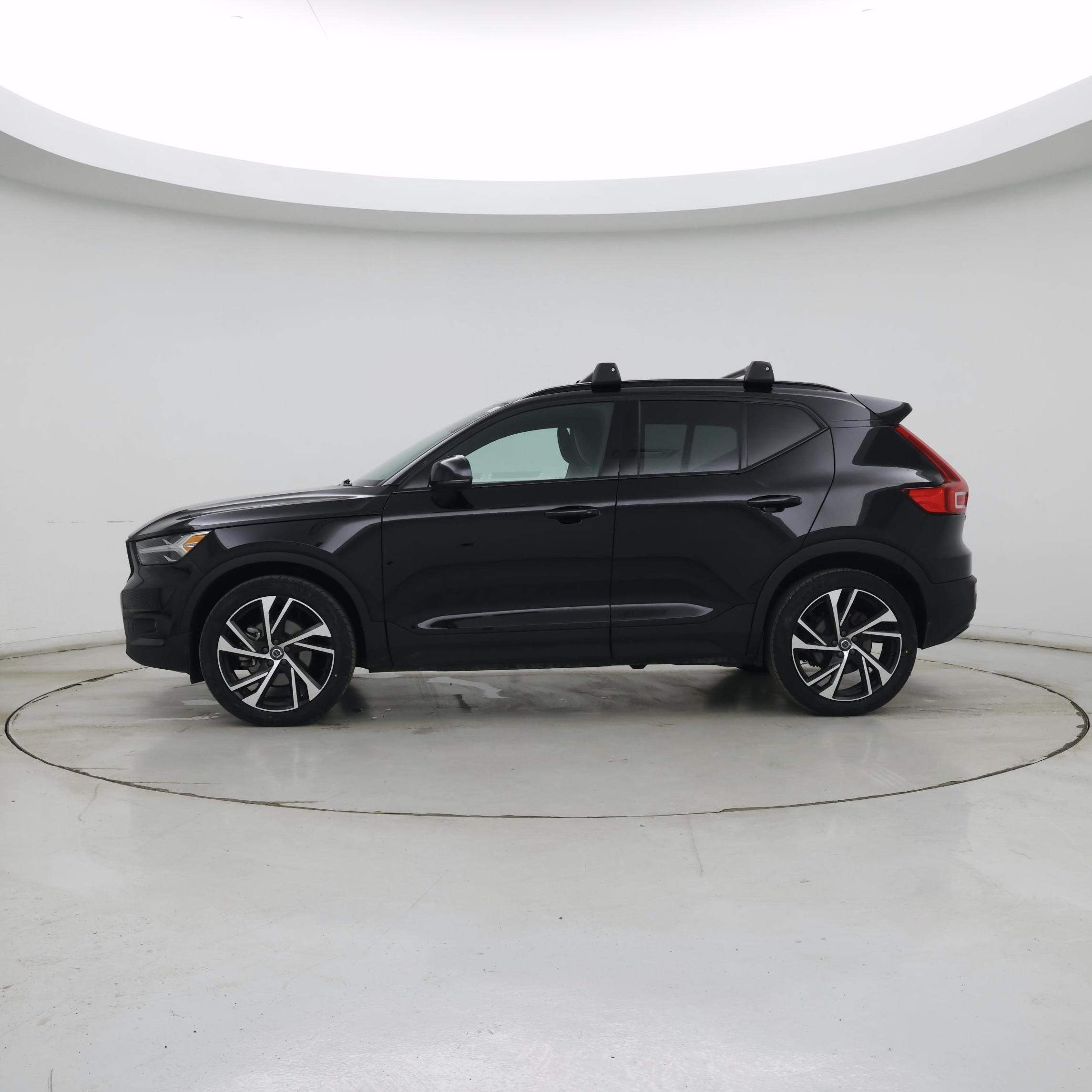 Thumbnail: 2021 Volvo XC40 - 3